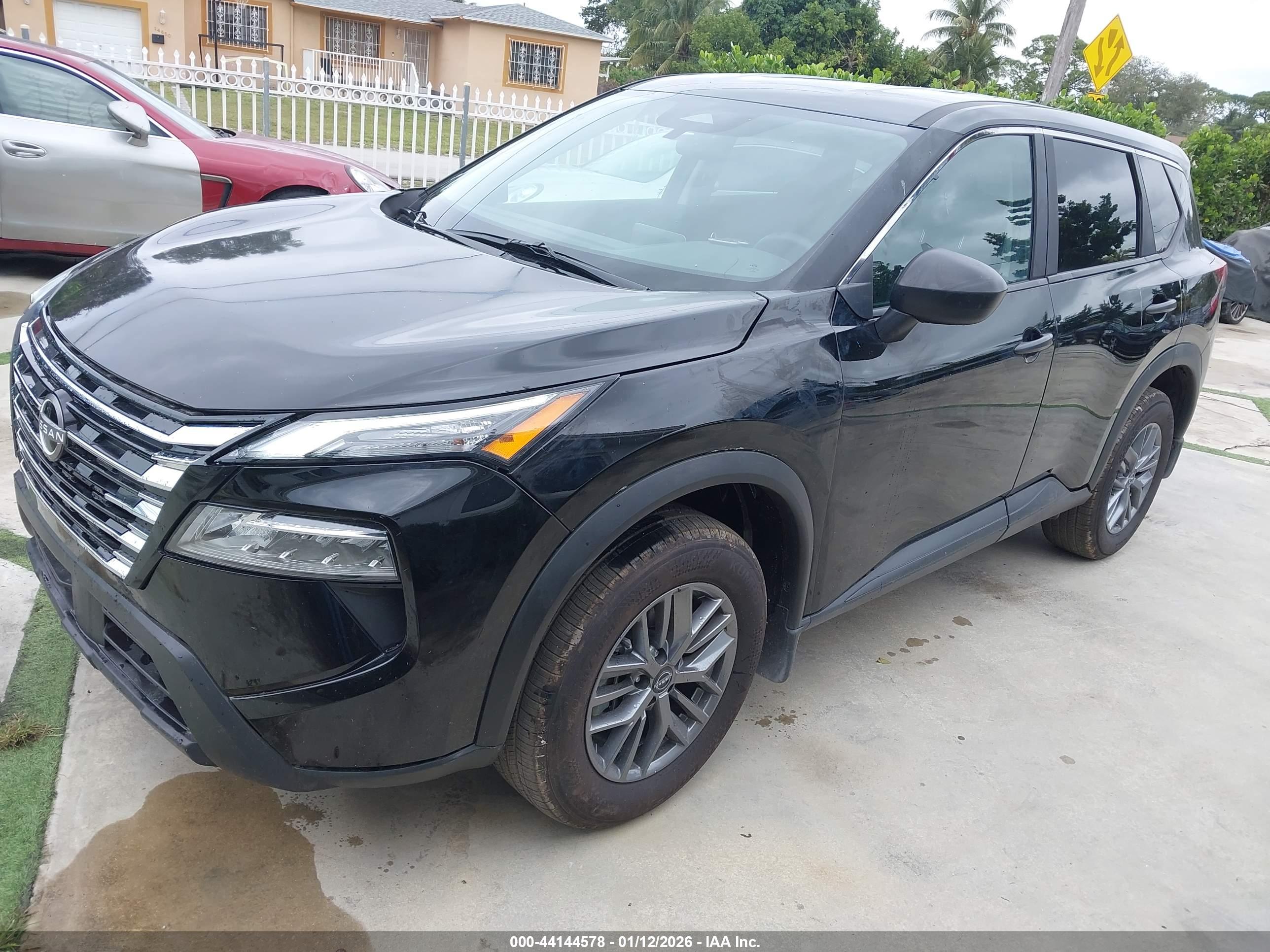NISSAN ROGUE image 2