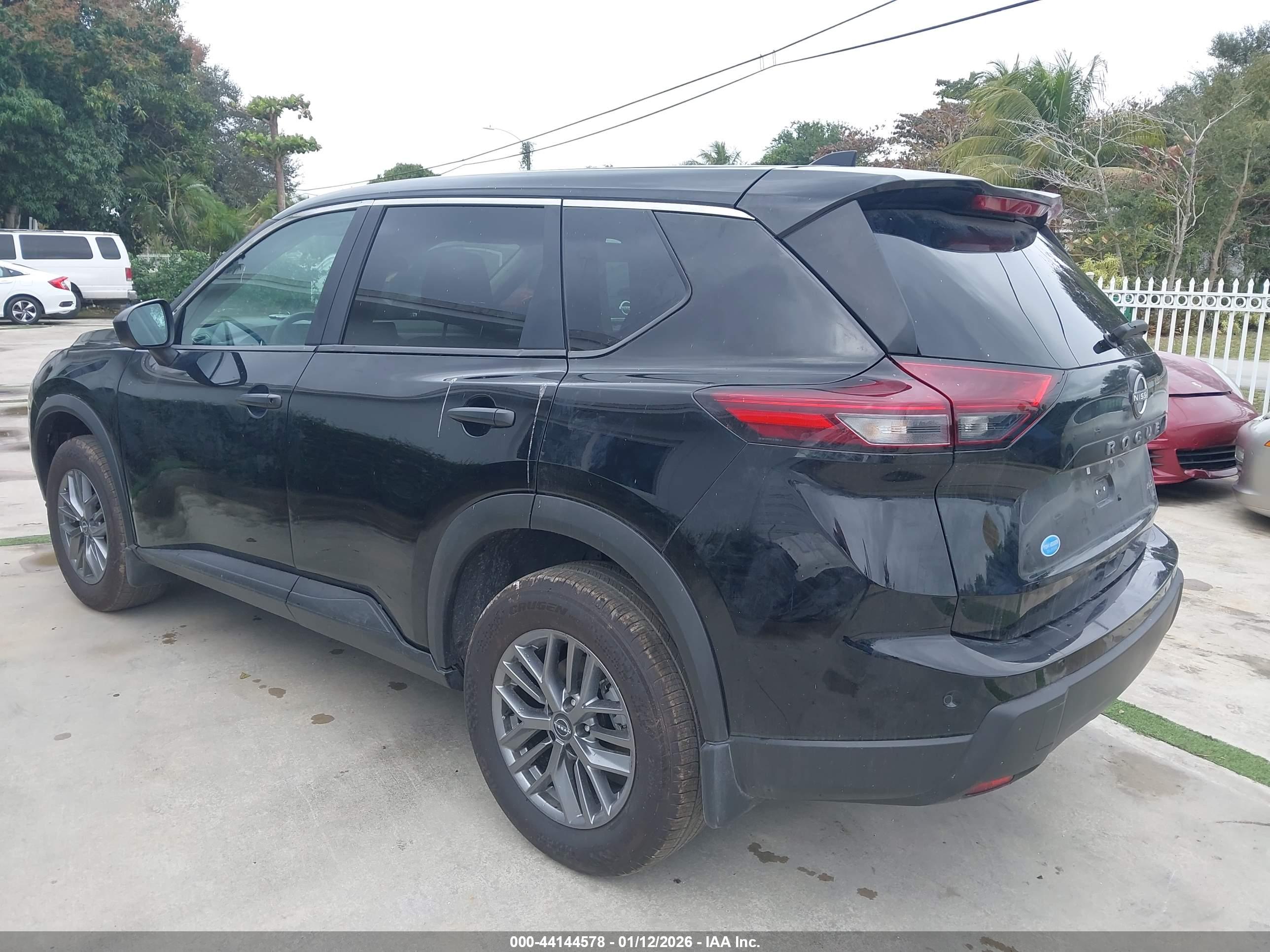 NISSAN ROGUE image 3