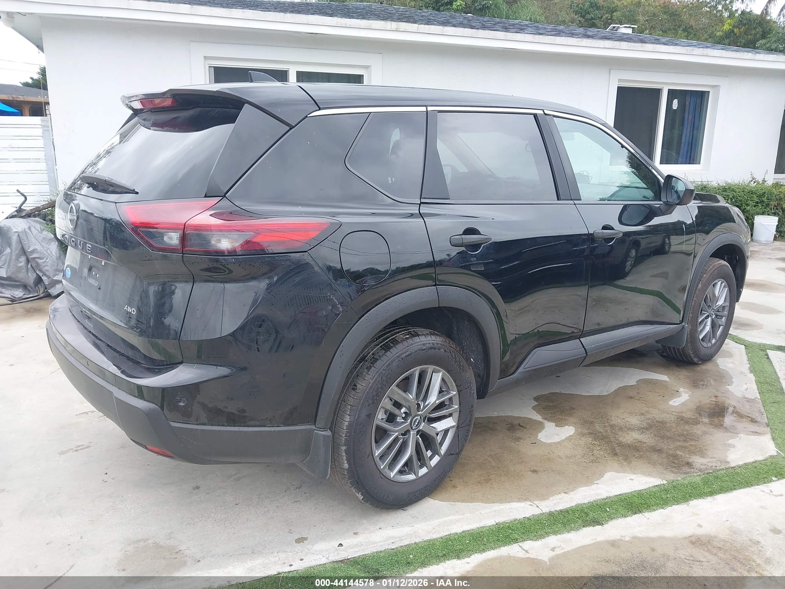 NISSAN ROGUE image 4