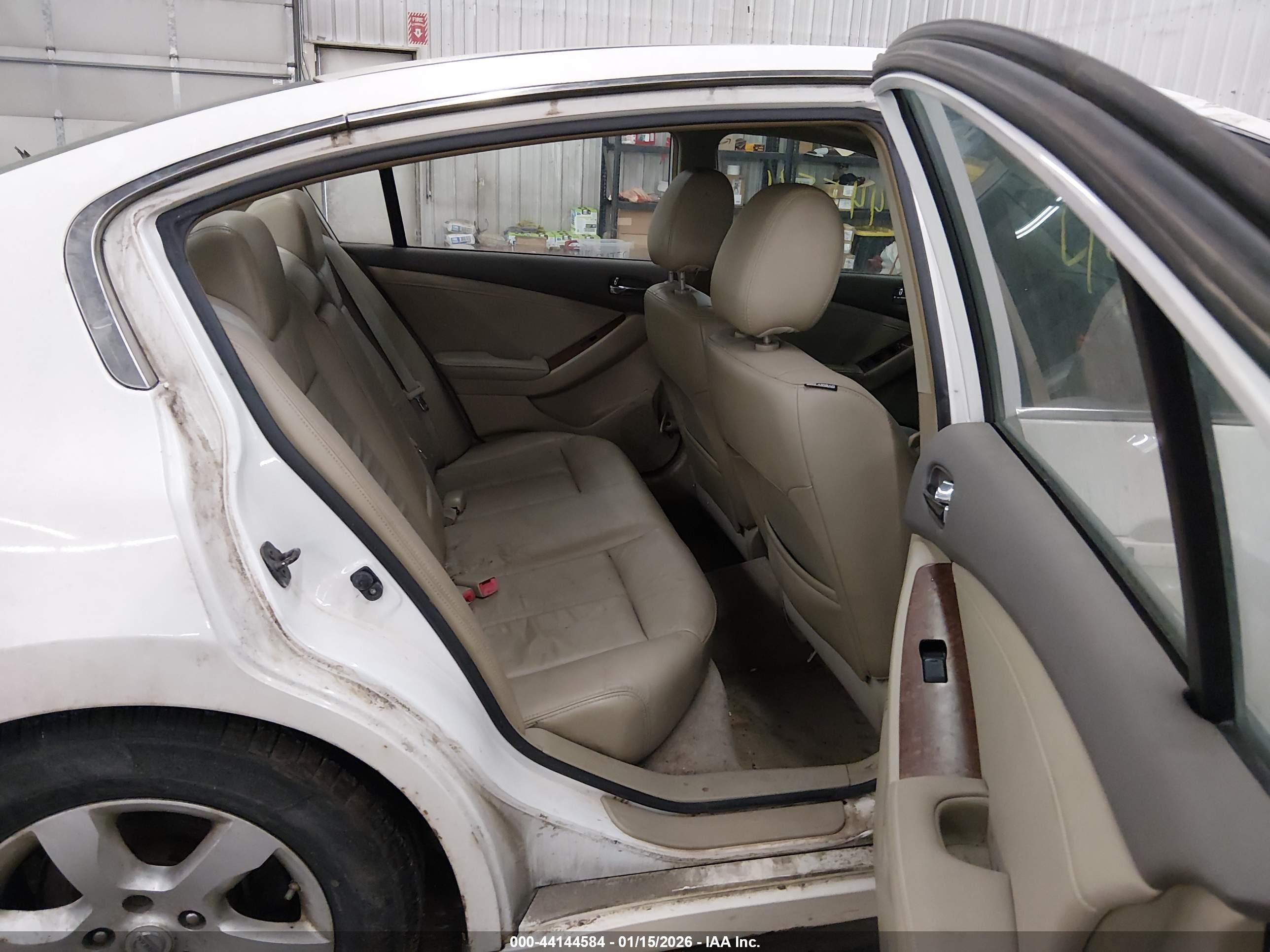 NISSAN ALTIMA image 8
