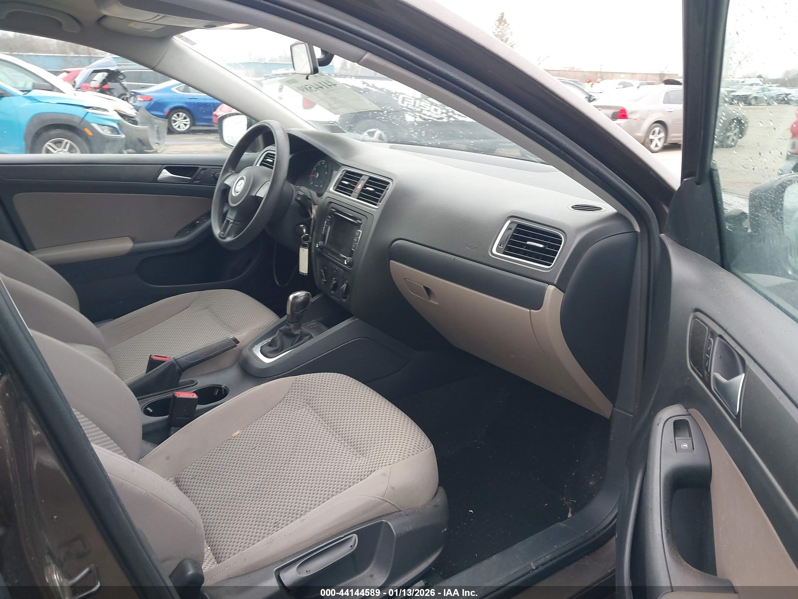 VOLKSWAGEN JETTA image 5