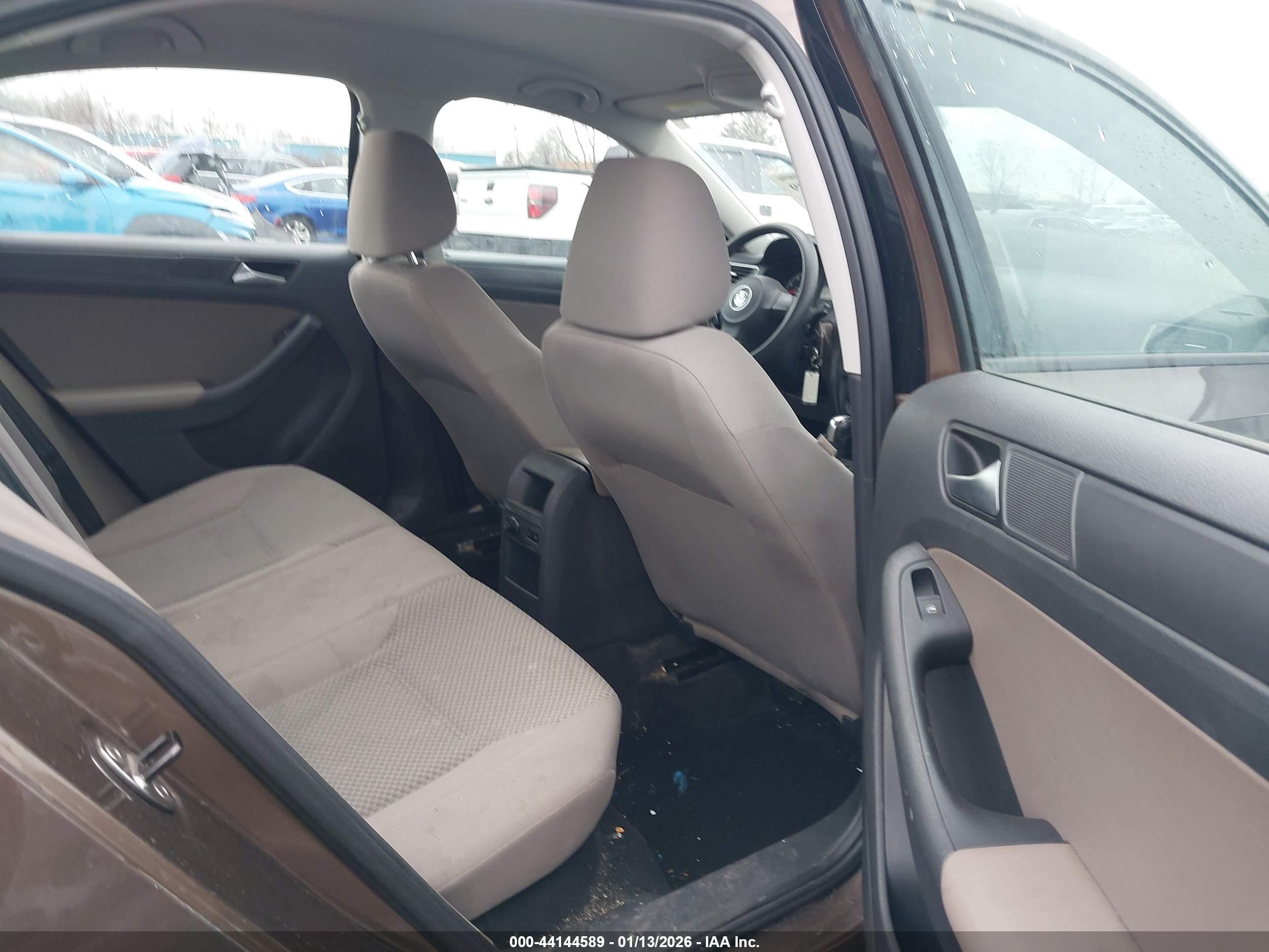 VOLKSWAGEN JETTA image 8