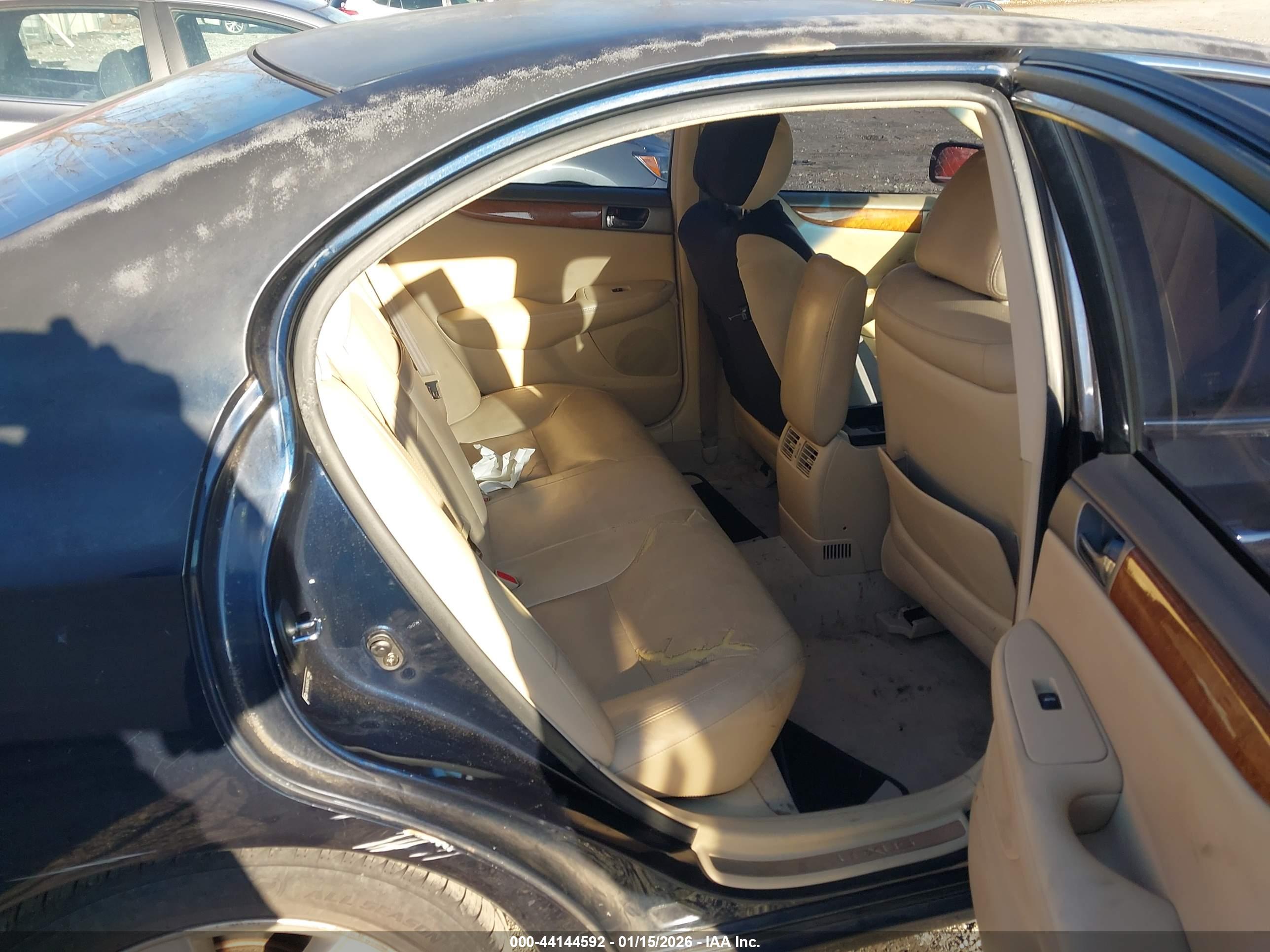 LEXUS ES image 8