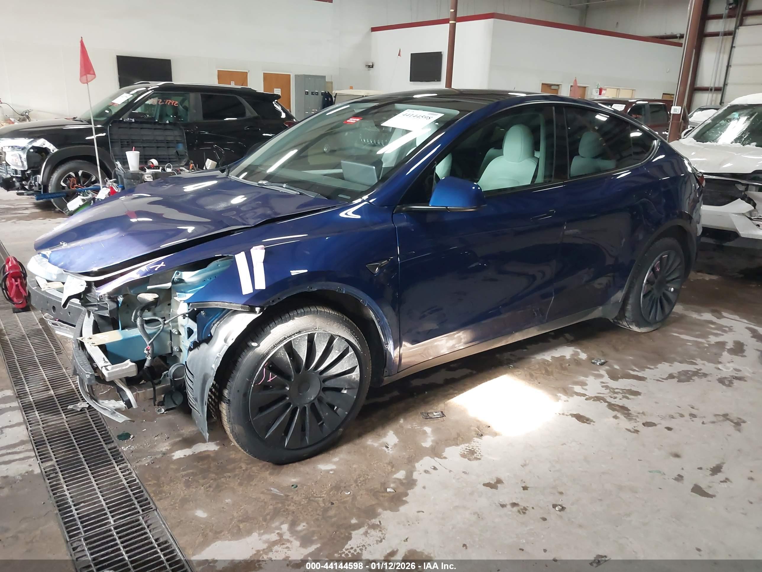 TESLA MODEL image 2