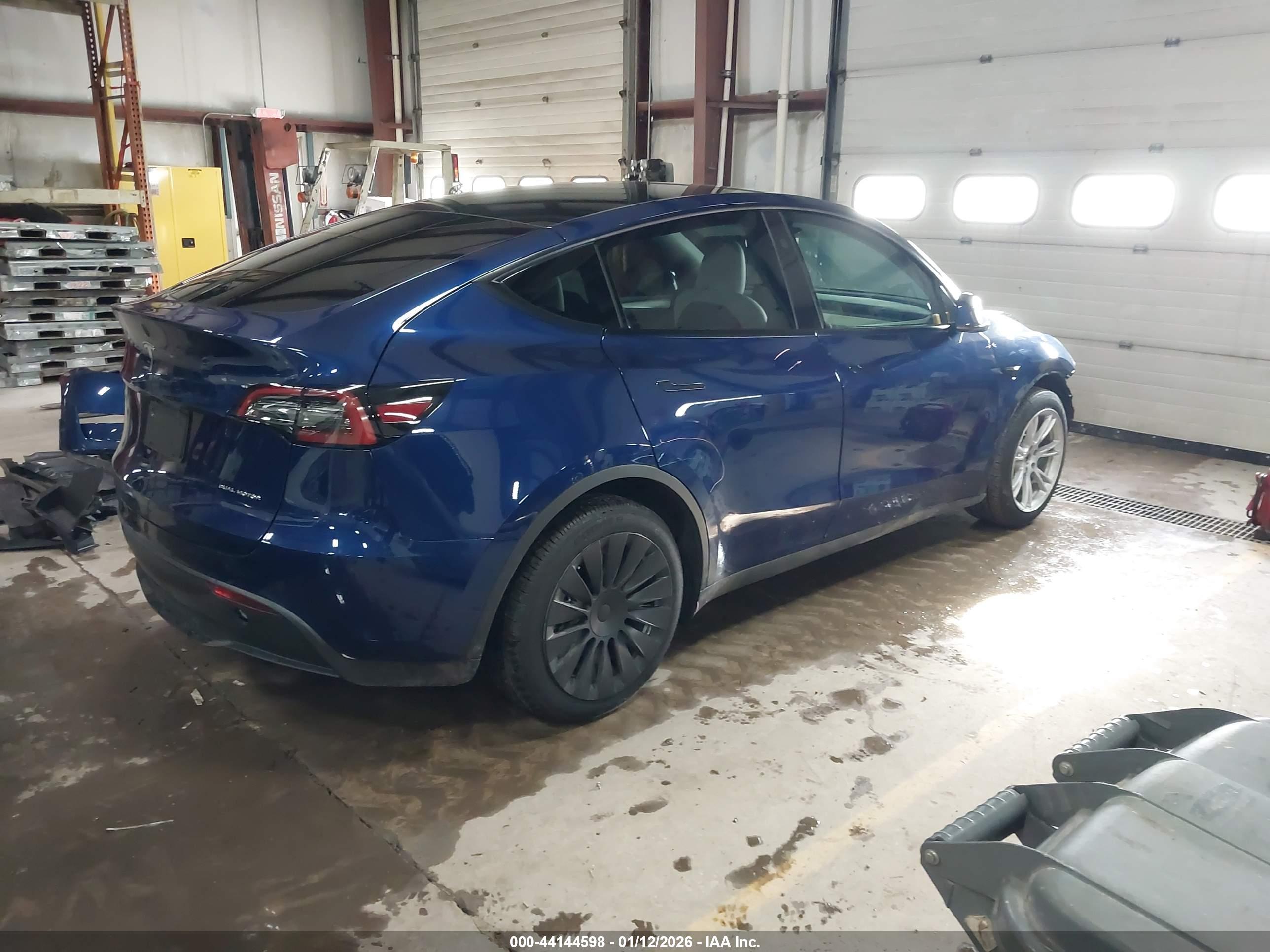 TESLA MODEL image 4