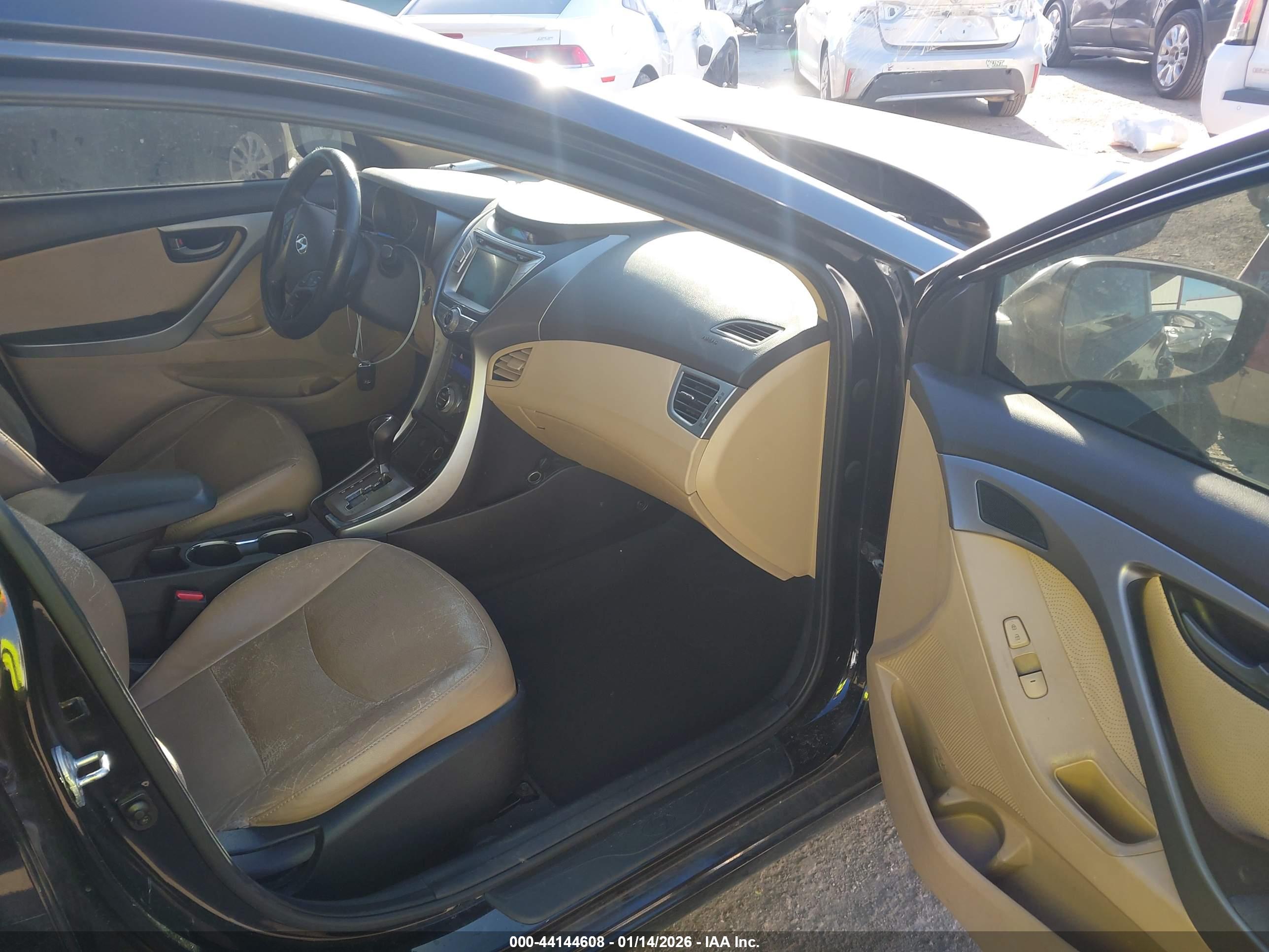 HYUNDAI ELANTRA image 5