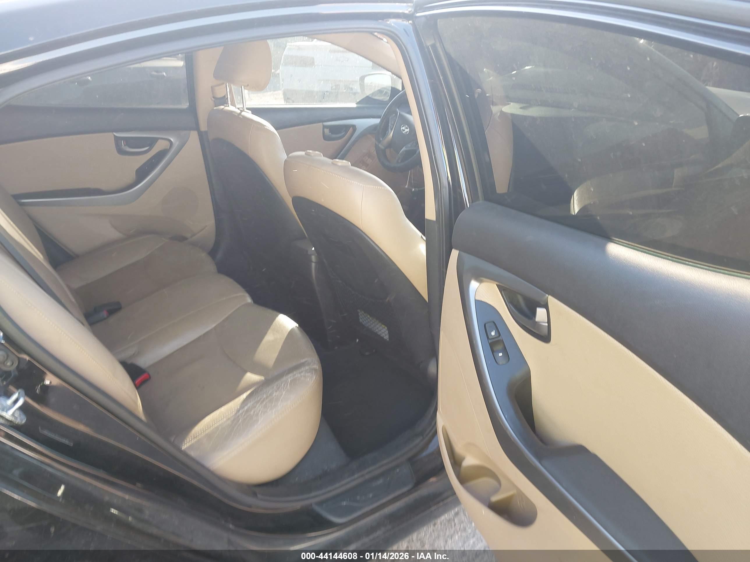 HYUNDAI ELANTRA image 8