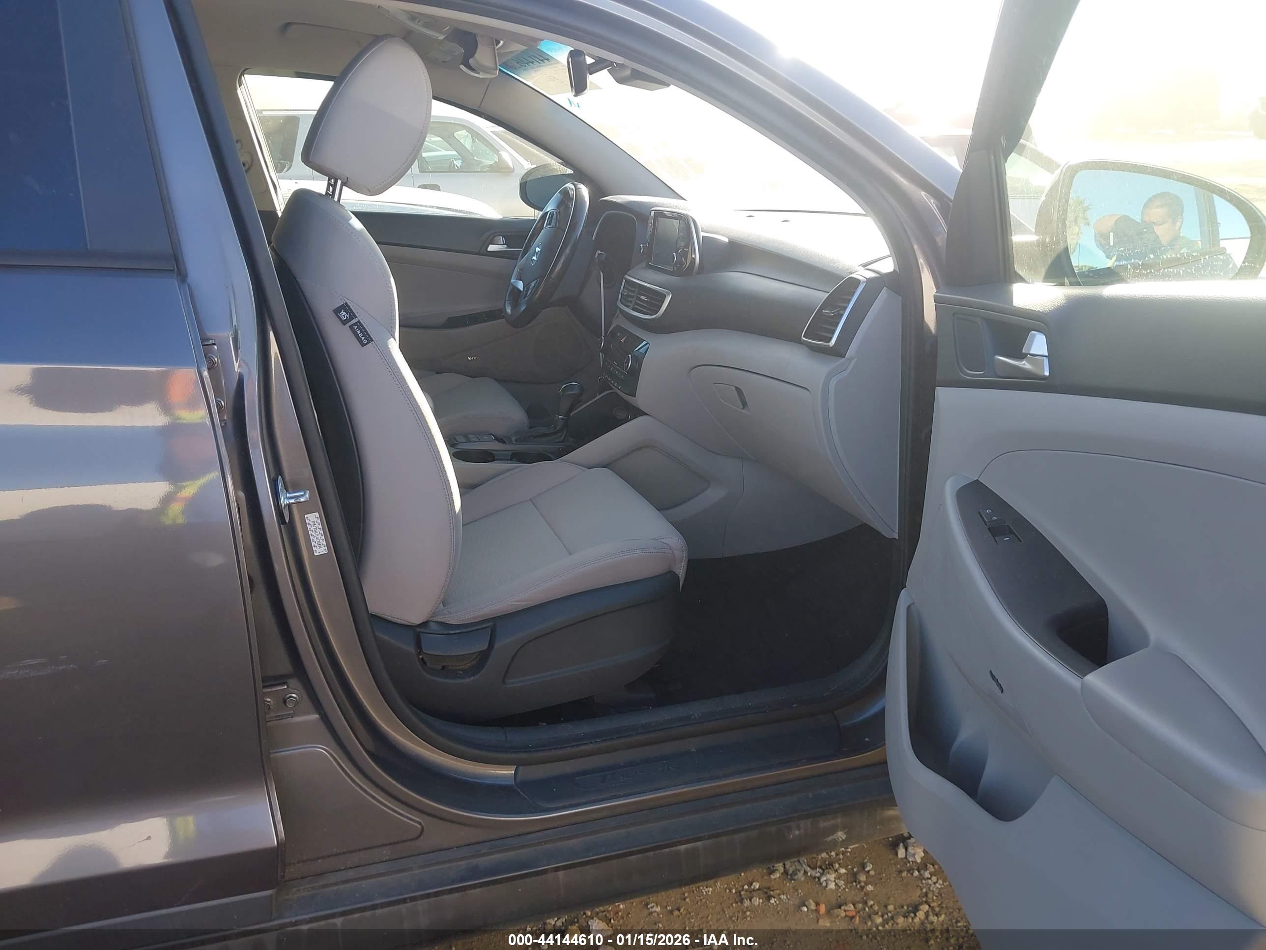 HYUNDAI TUCSON image 5
