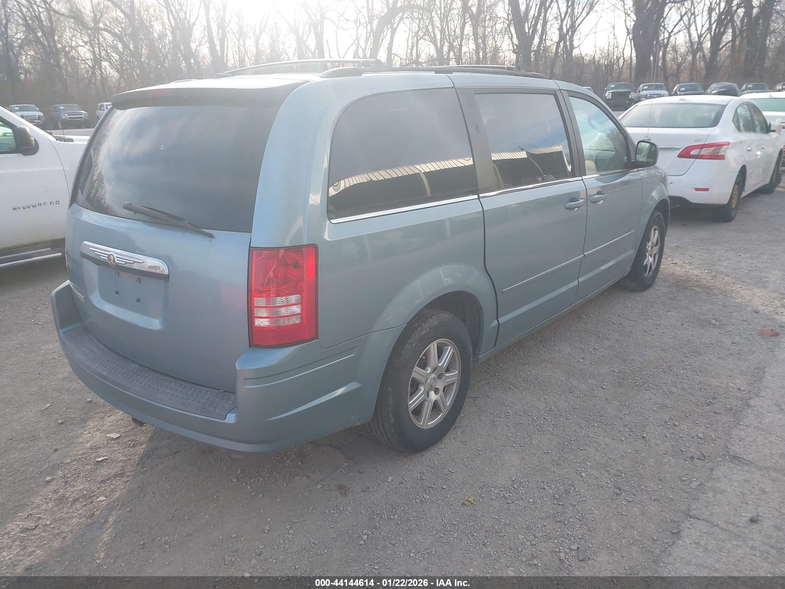 CHRYSLER TOWN image 4
