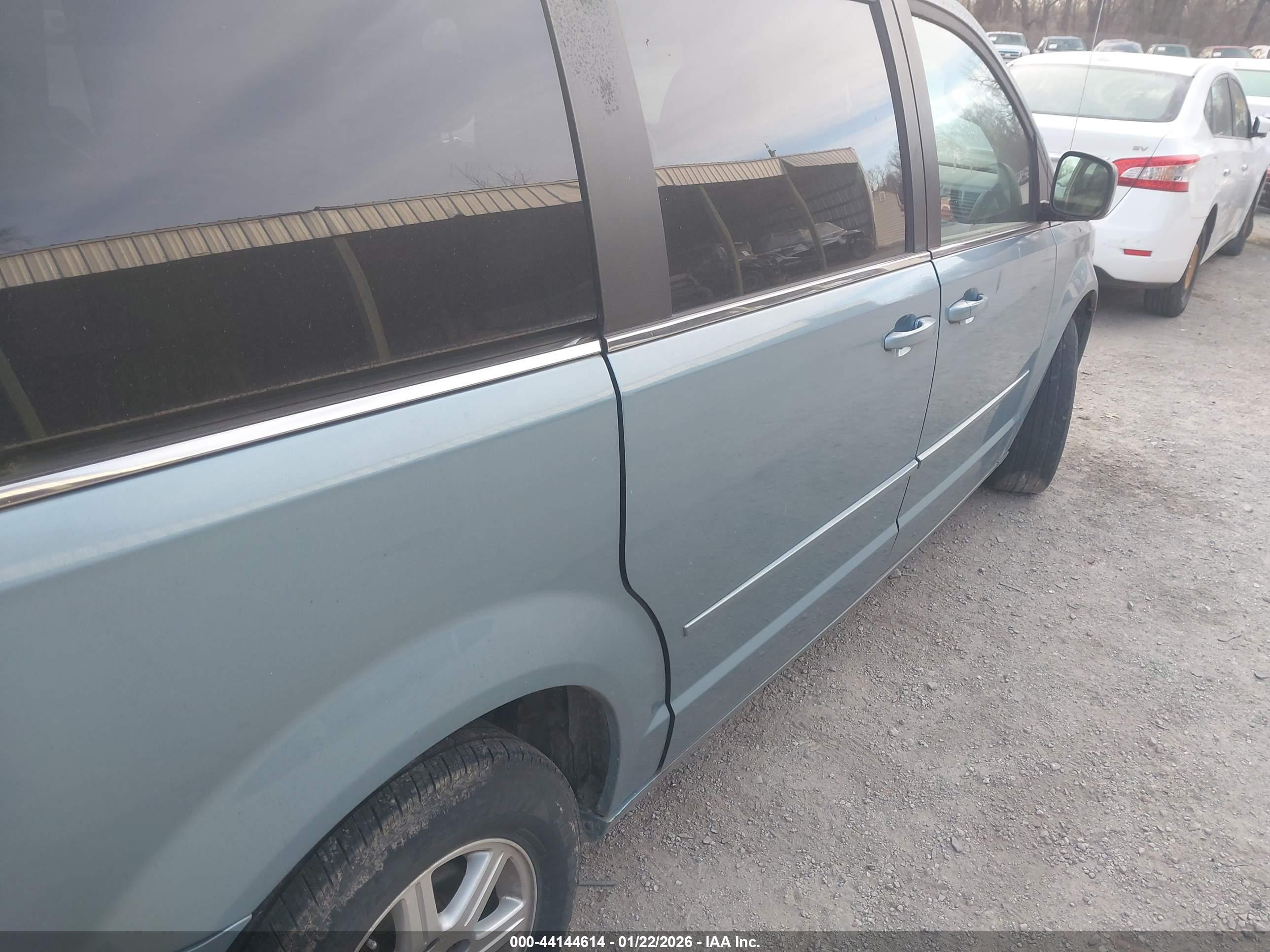 CHRYSLER TOWN image 6