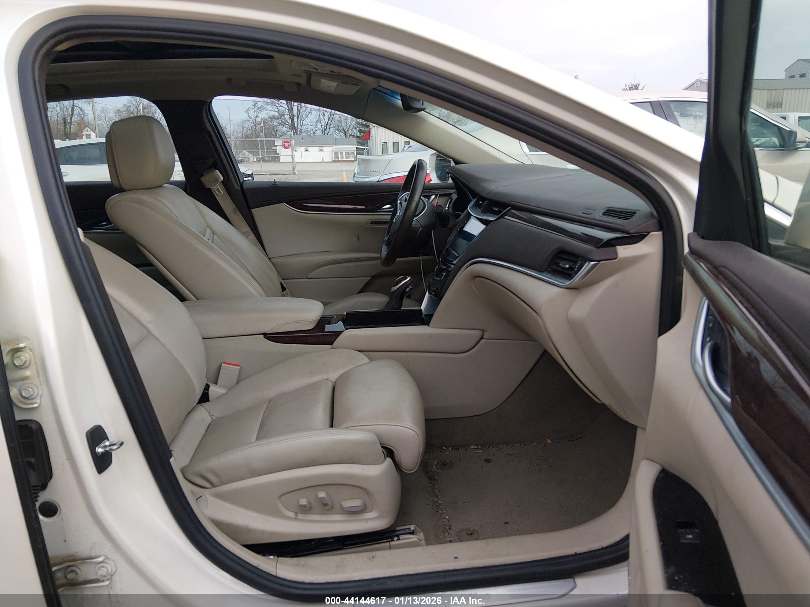 CADILLAC XTS image 5