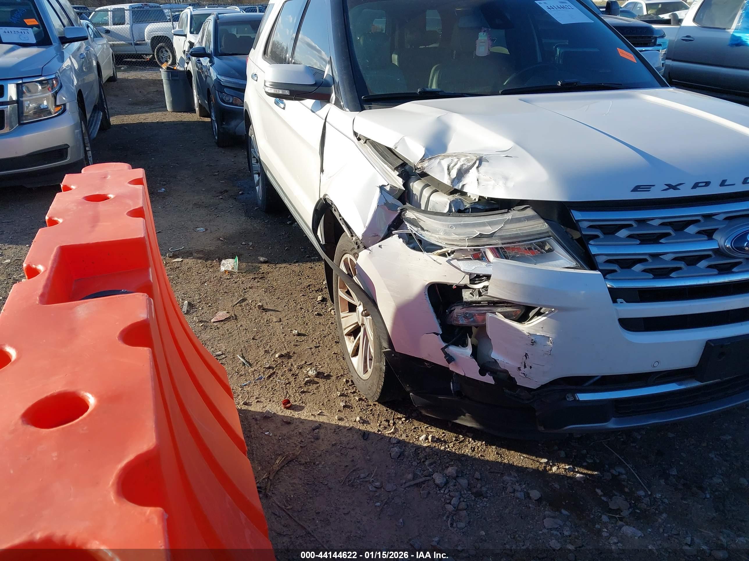 FORD EXPLORER image 6