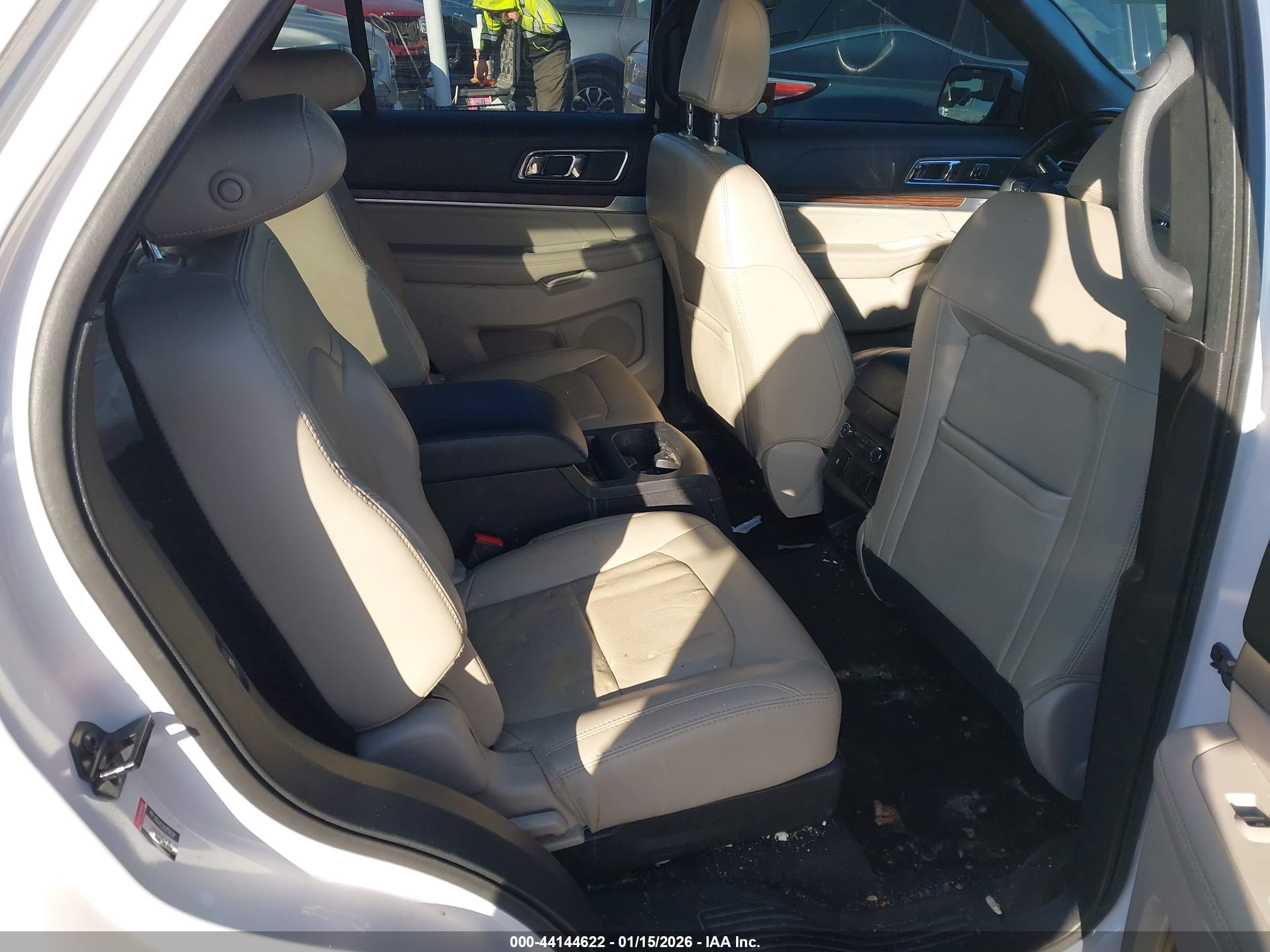 FORD EXPLORER image 8