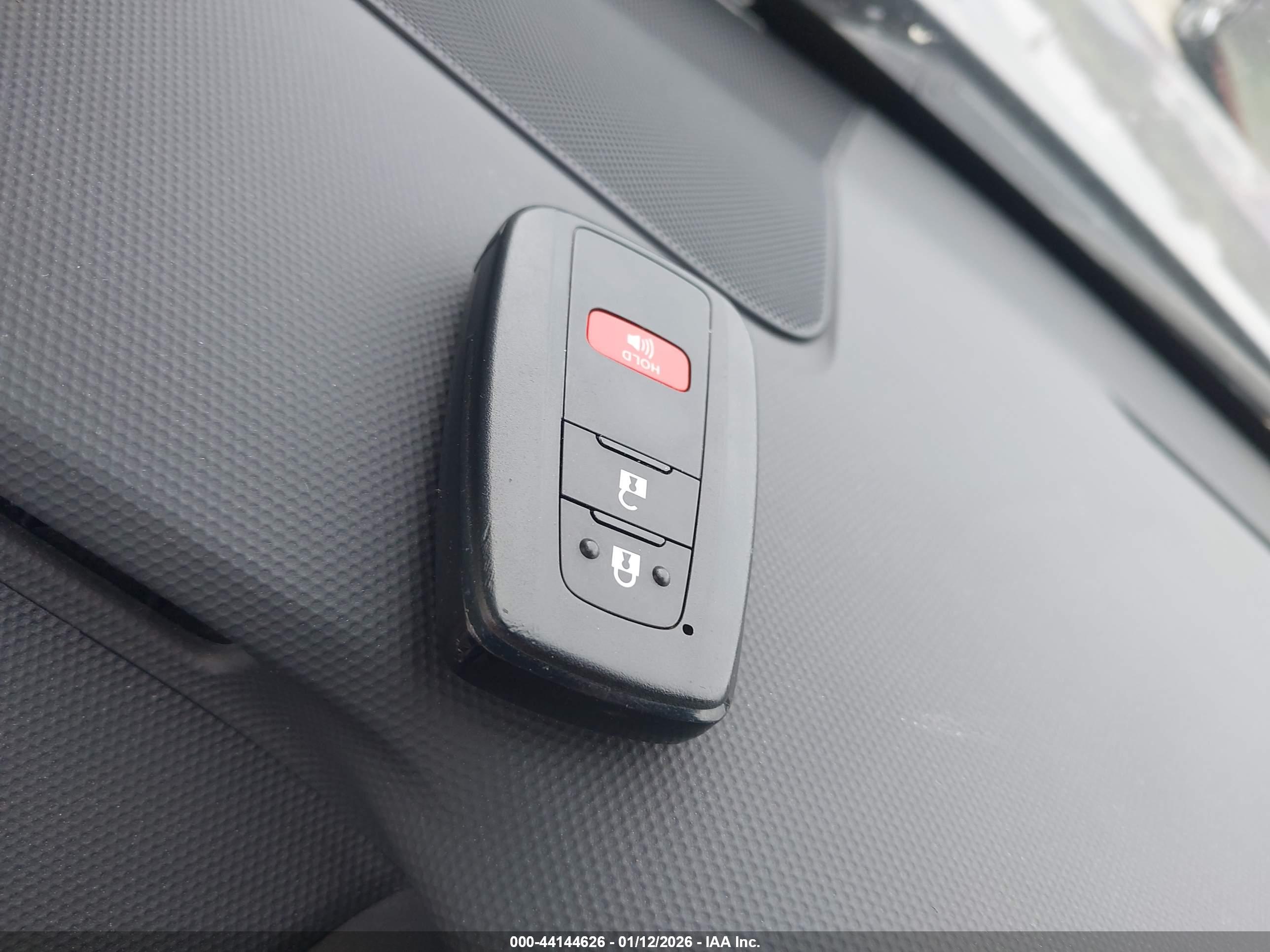 TOYOTA 4RUNNER image 11