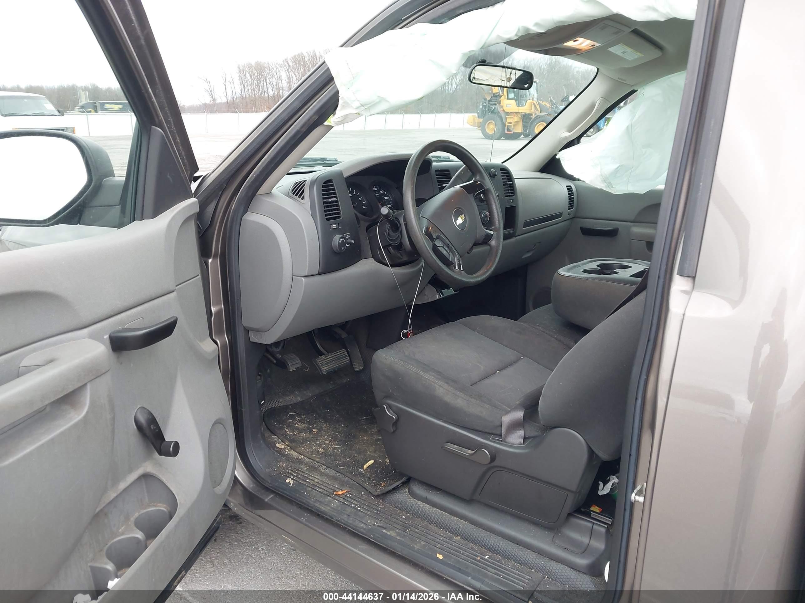 CHEVROLET SILVERADO image 5
