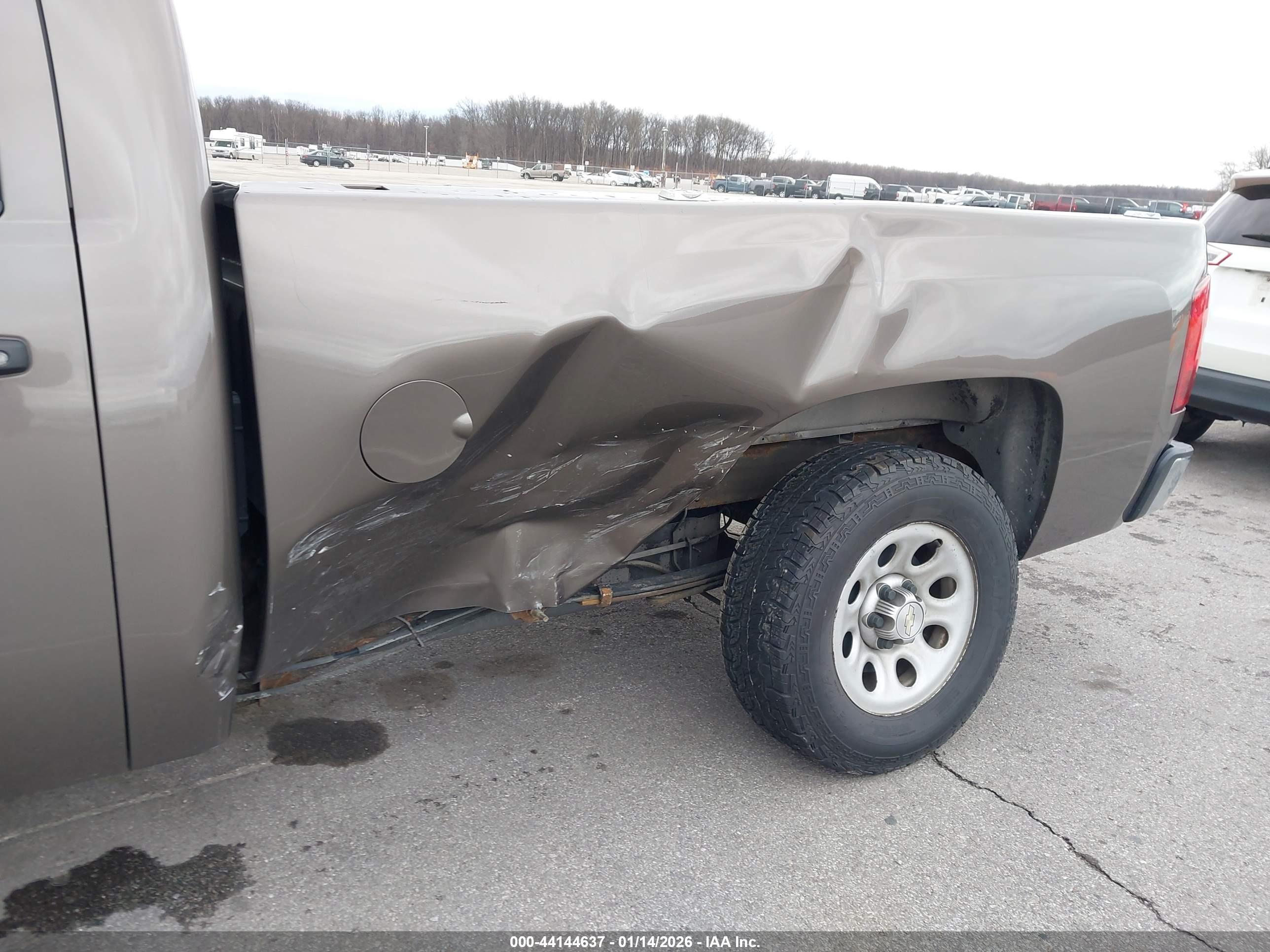 CHEVROLET SILVERADO image 6