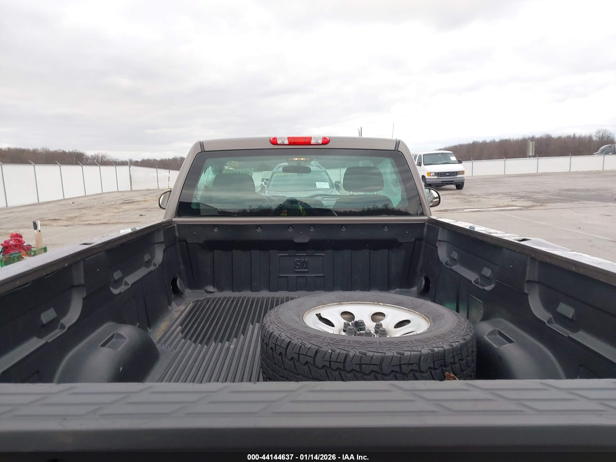 CHEVROLET SILVERADO image 8