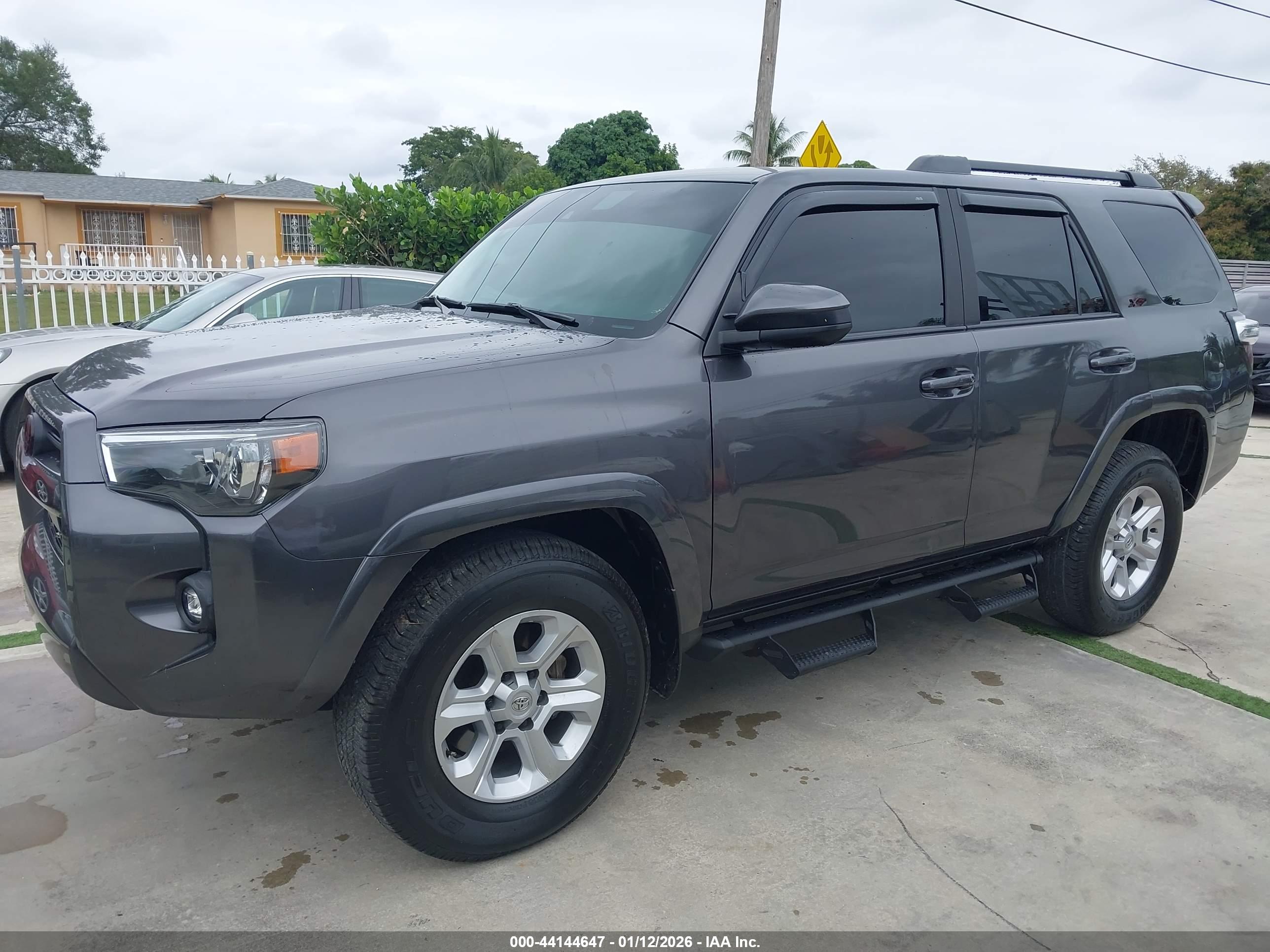 TOYOTA 4RUNNER image 2