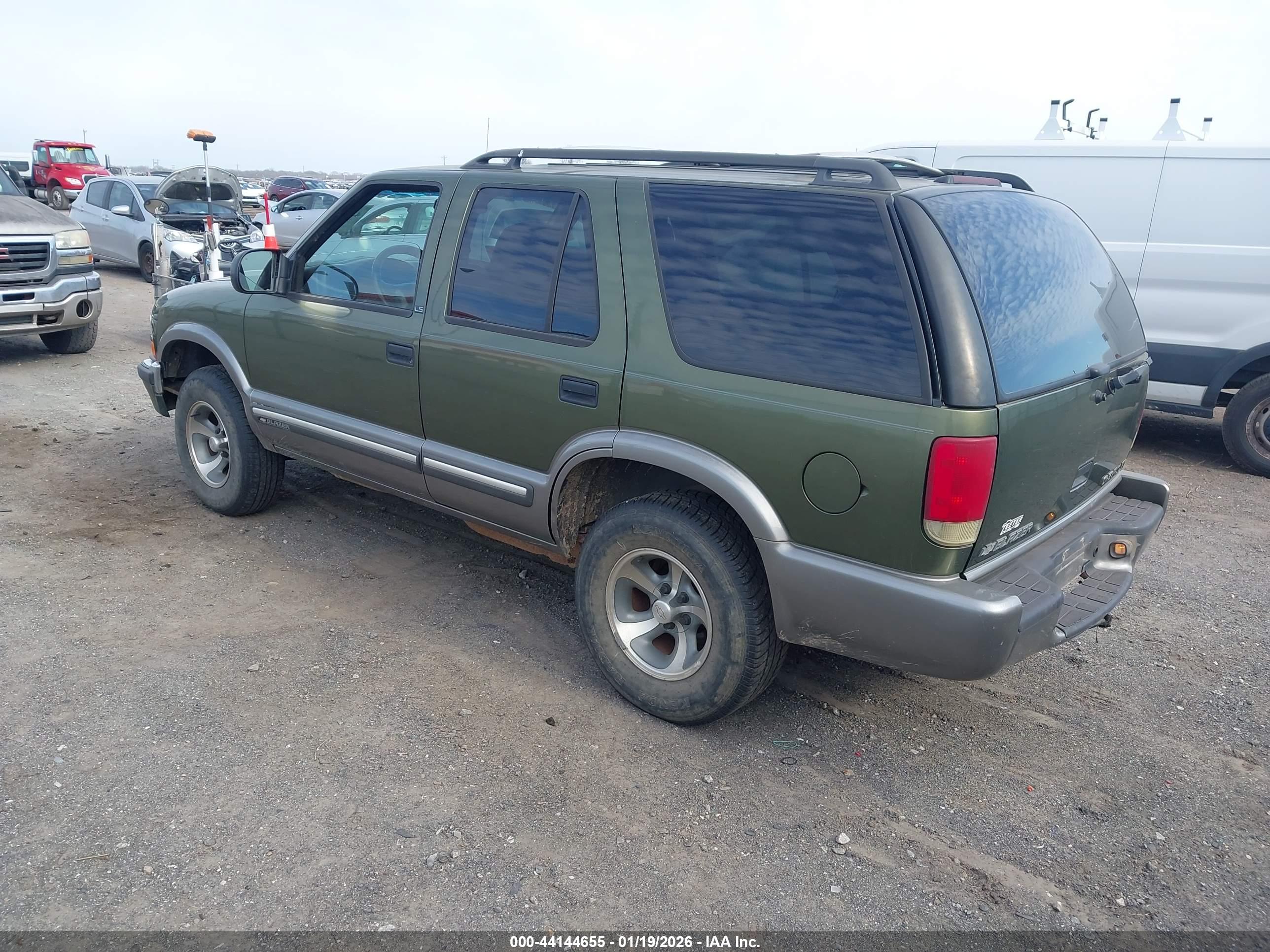CHEVROLET BLAZER image 3