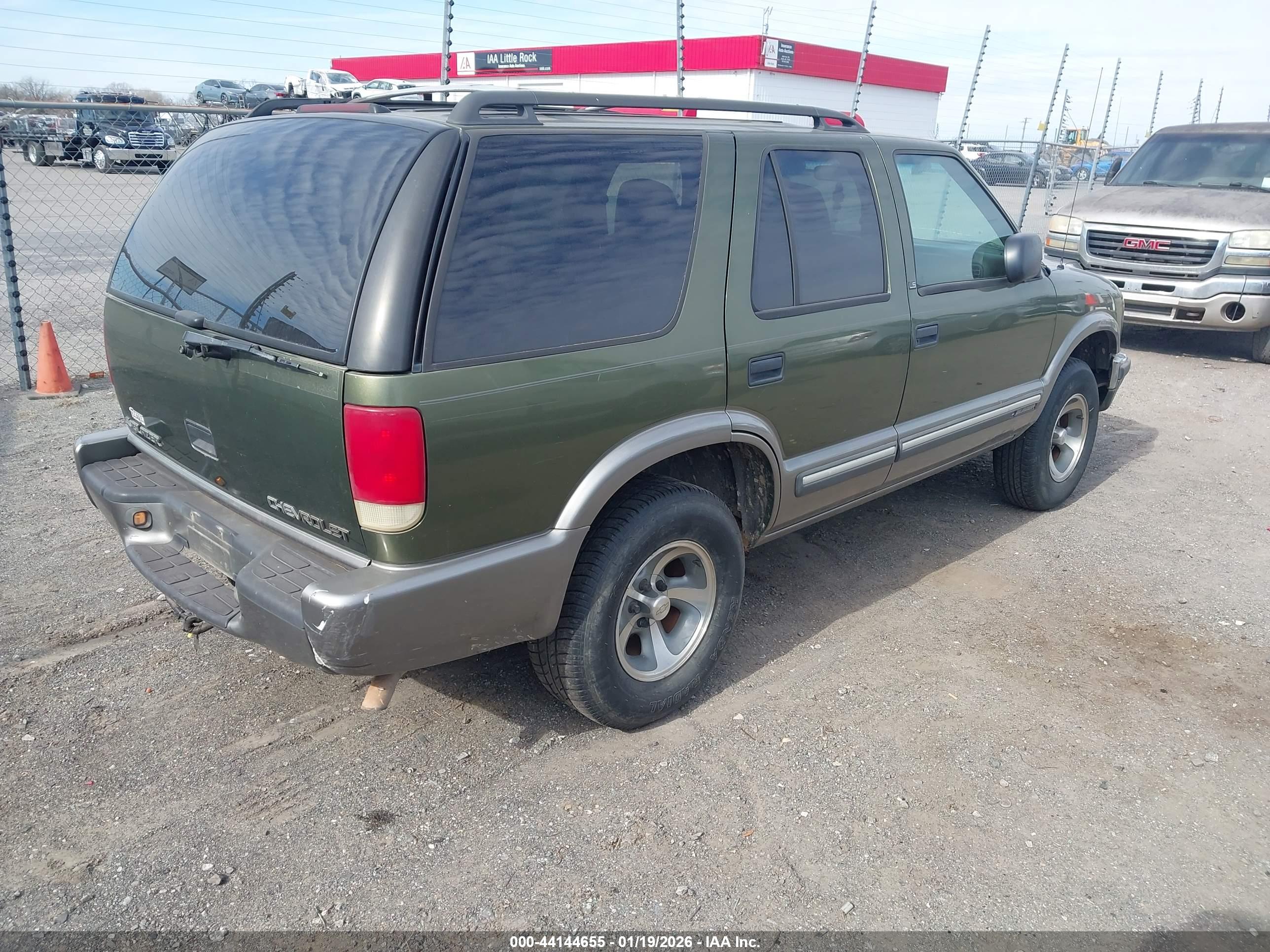 CHEVROLET BLAZER image 4