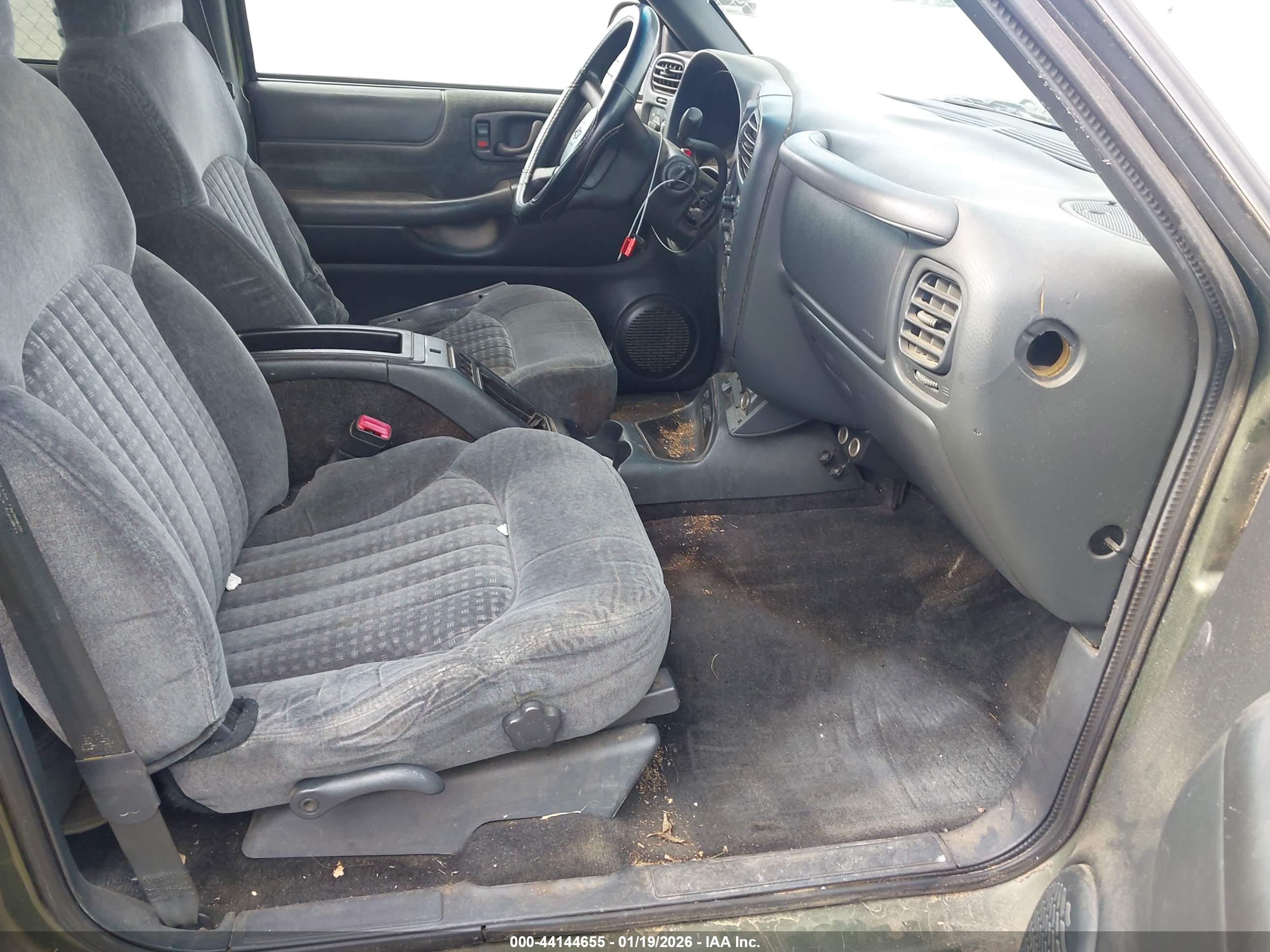 CHEVROLET BLAZER image 5