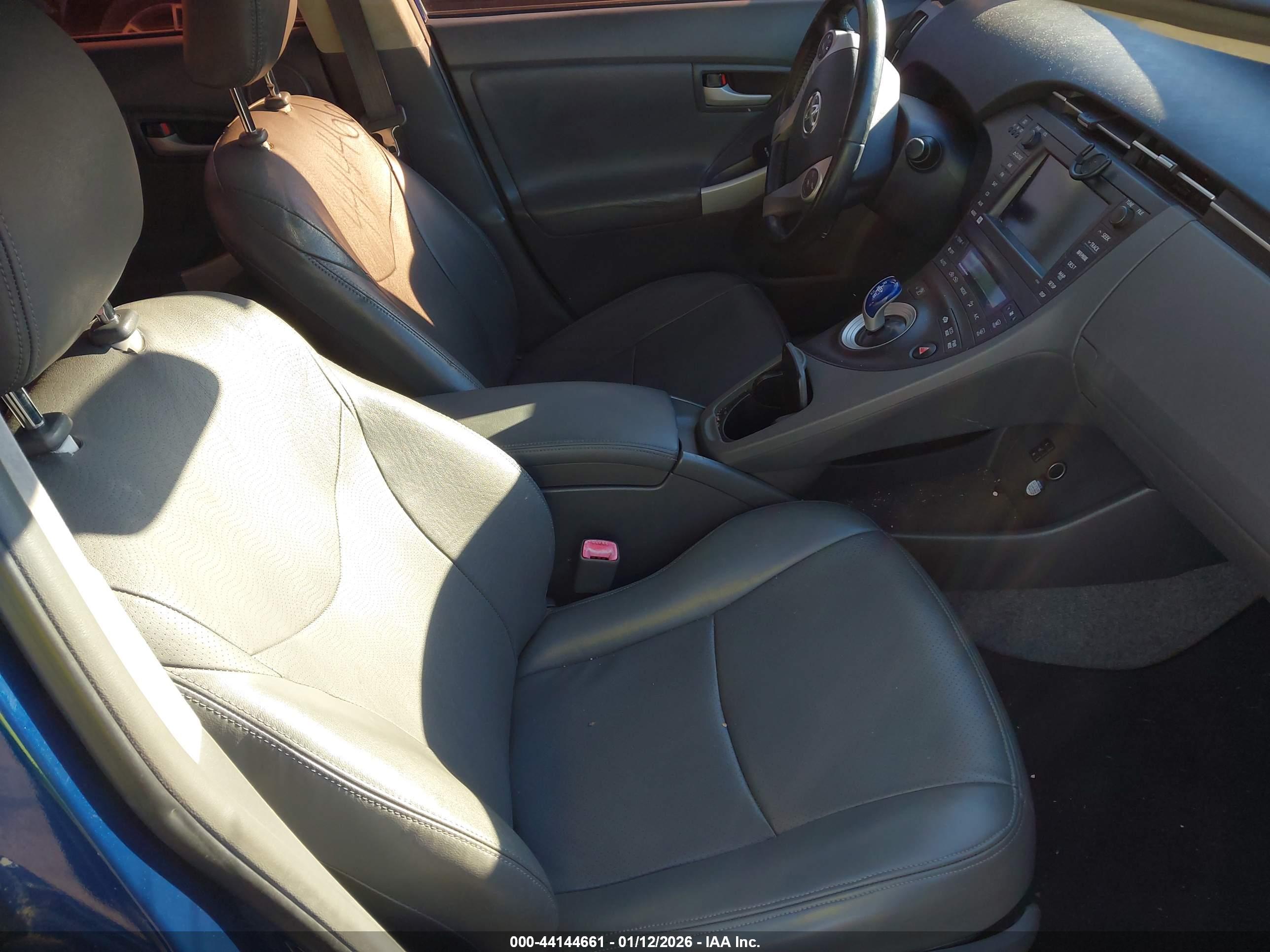 TOYOTA PRIUS image 5