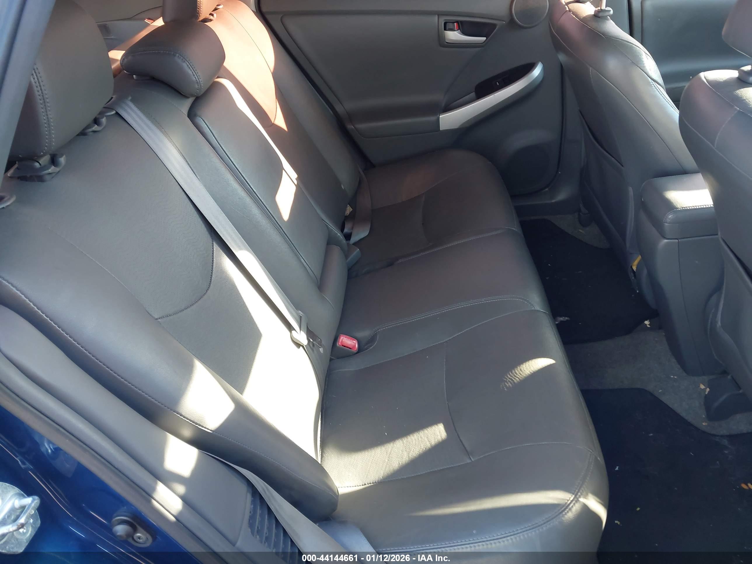 TOYOTA PRIUS image 8