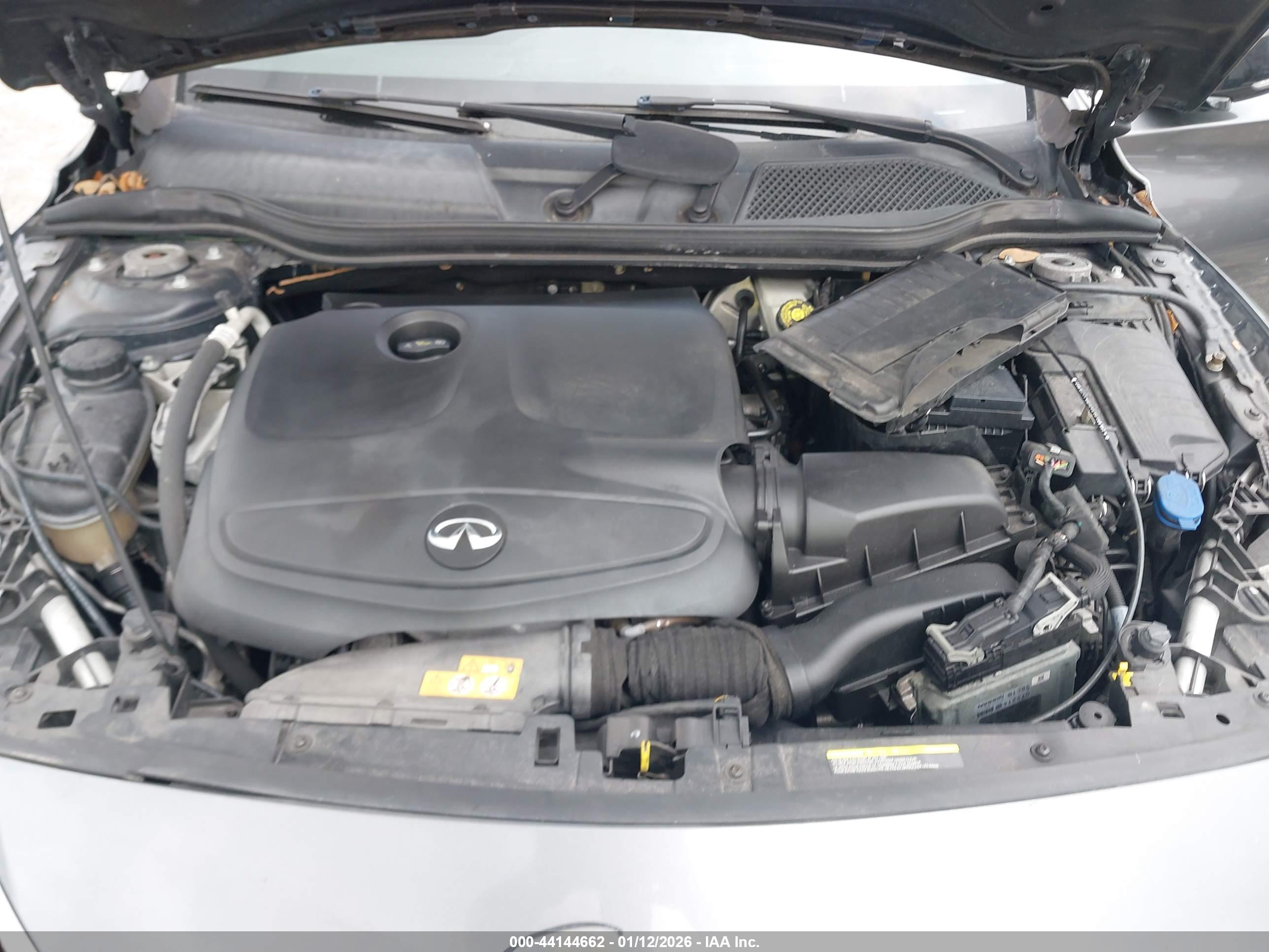 INFINITI QX30 image 10