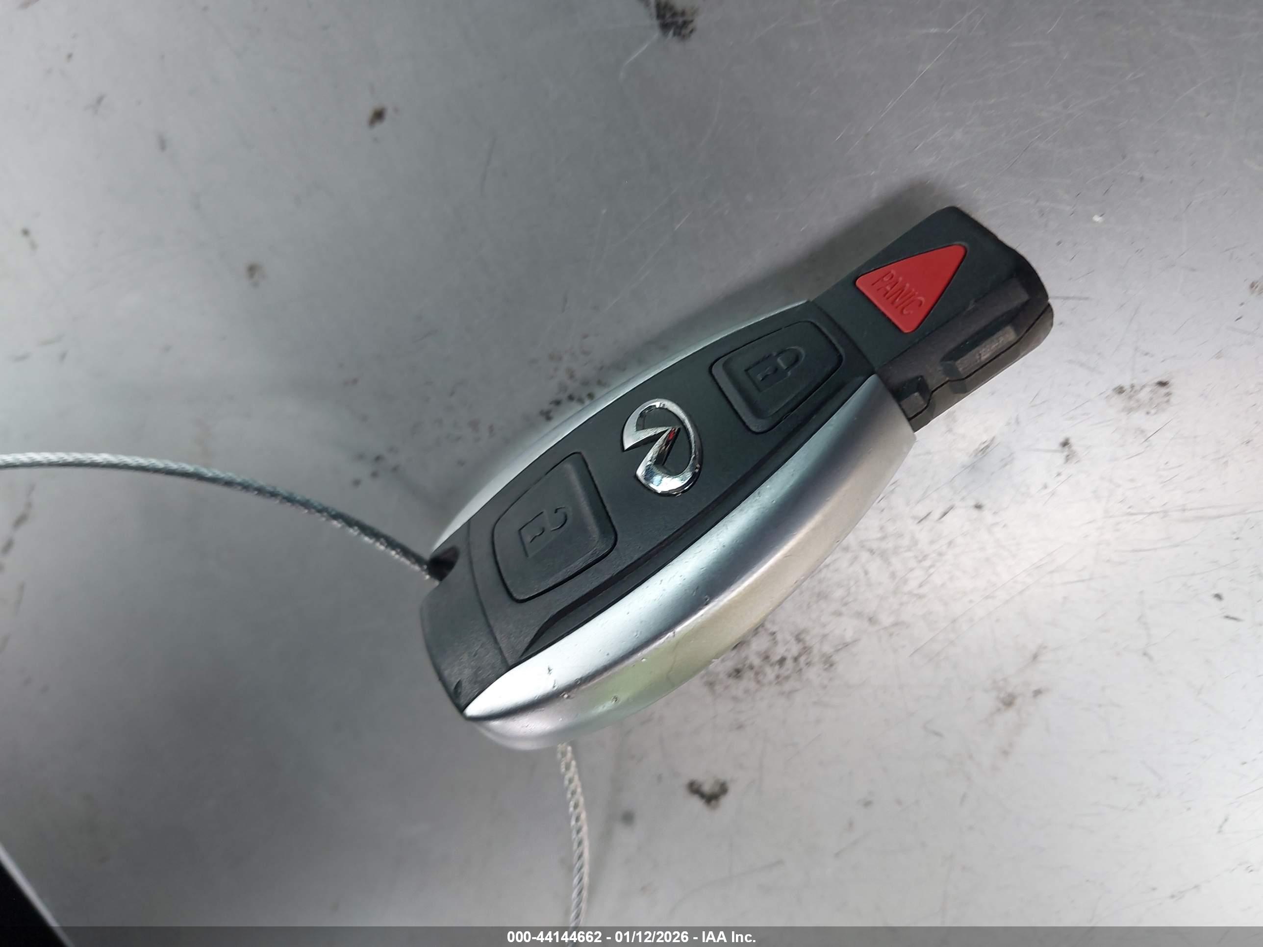 INFINITI QX30 image 11