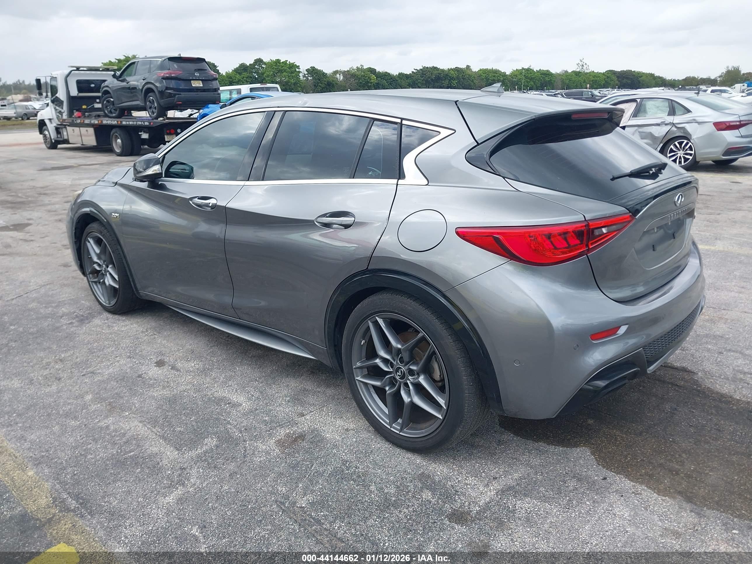 INFINITI QX30 image 3