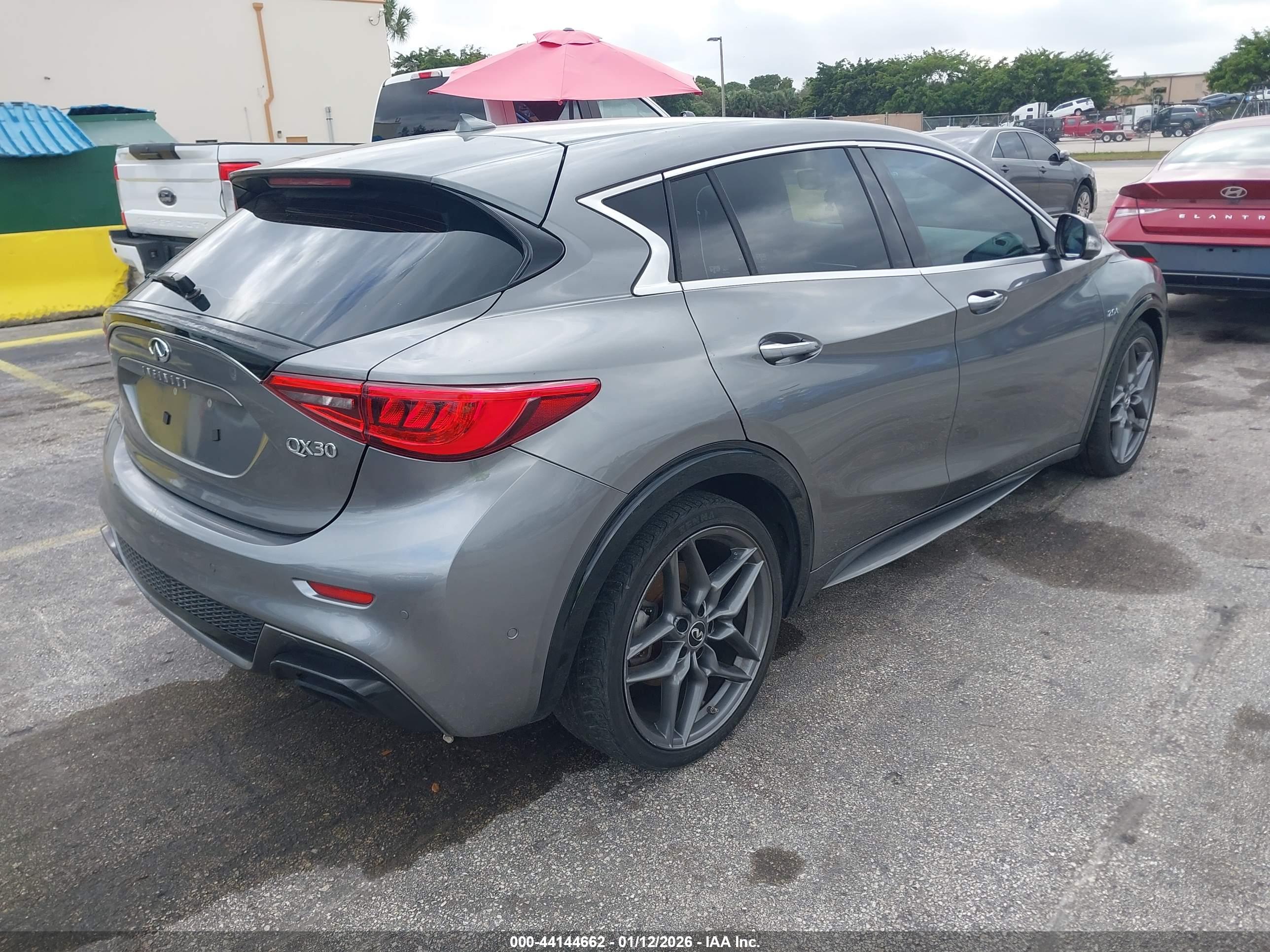 INFINITI QX30 image 4