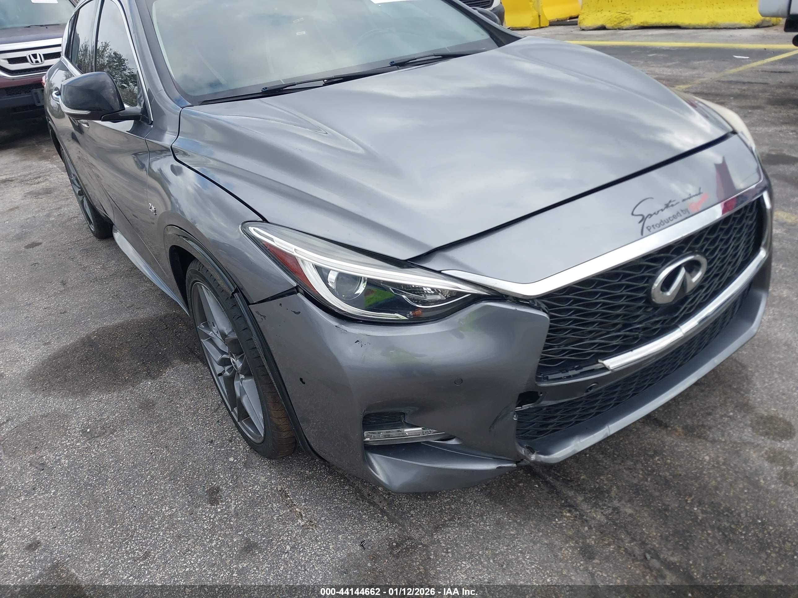 INFINITI QX30 image 6