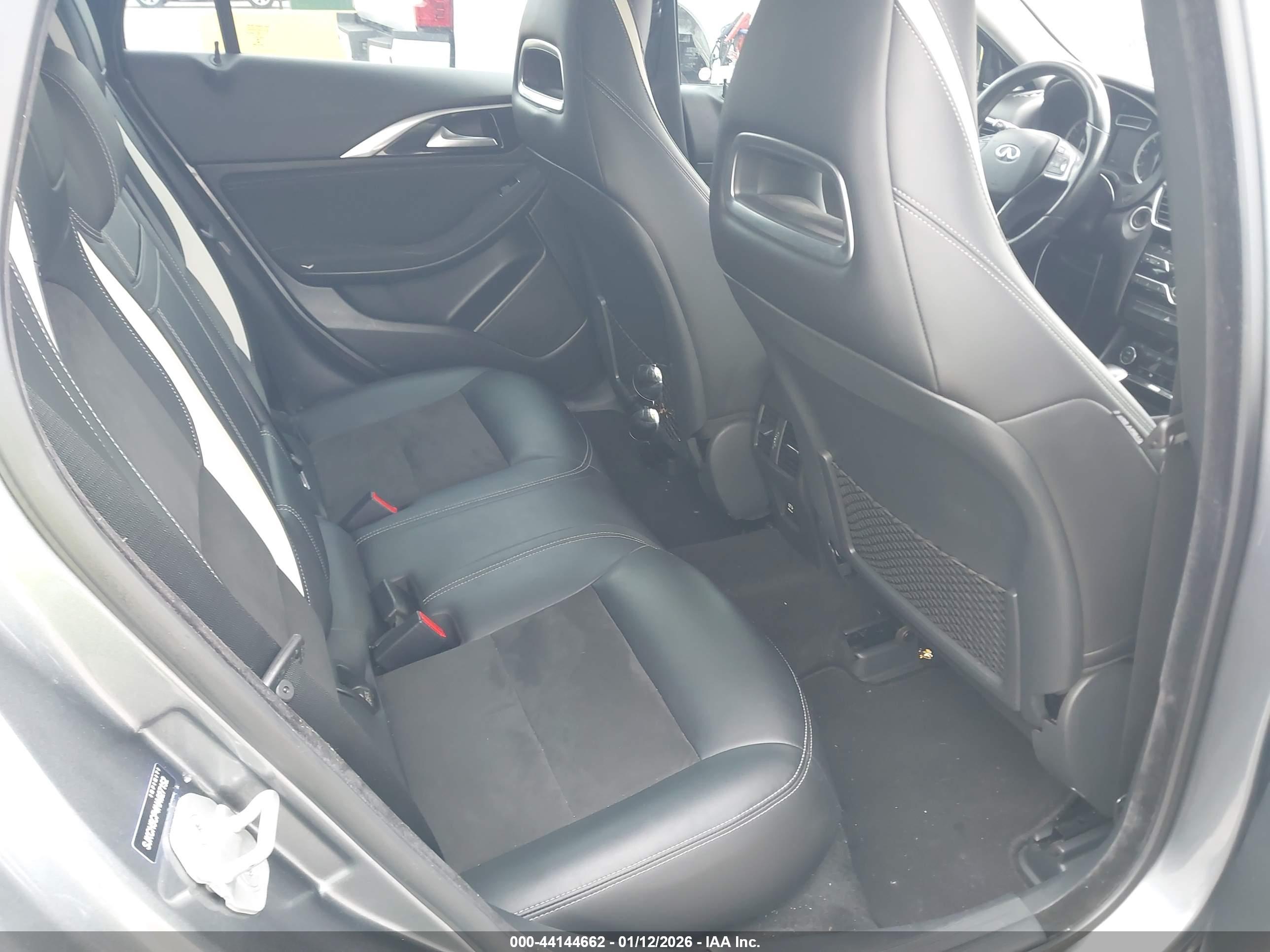INFINITI QX30 image 8