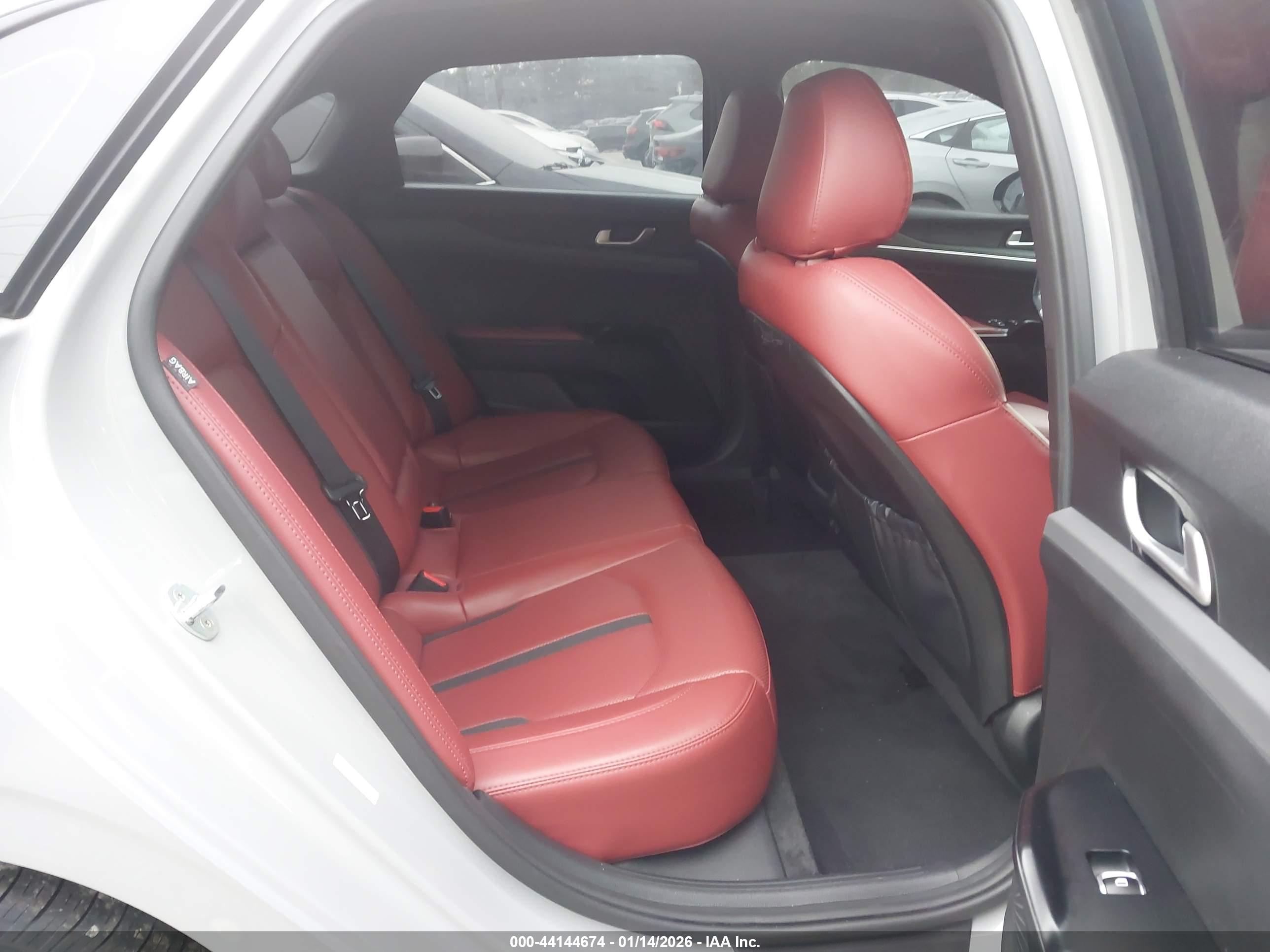 KIA K5 image 8