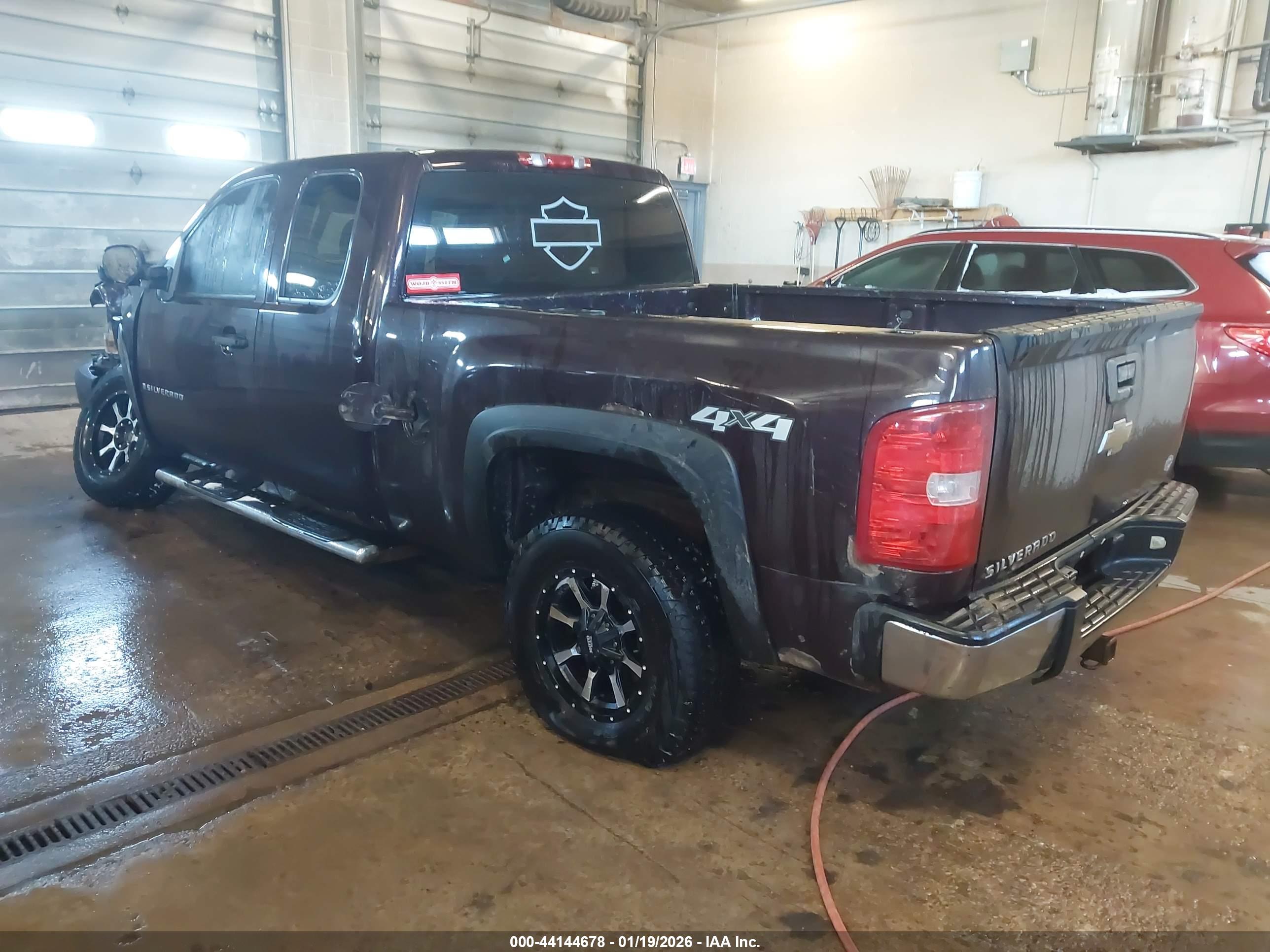 CHEVROLET SILVERADO image 3