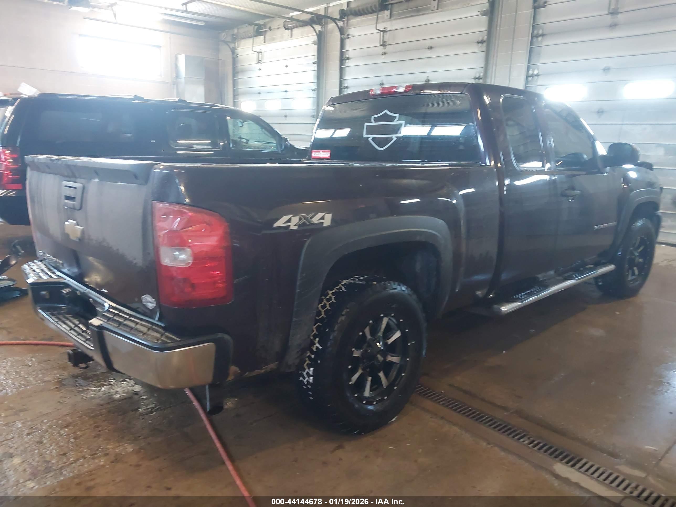 CHEVROLET SILVERADO image 4