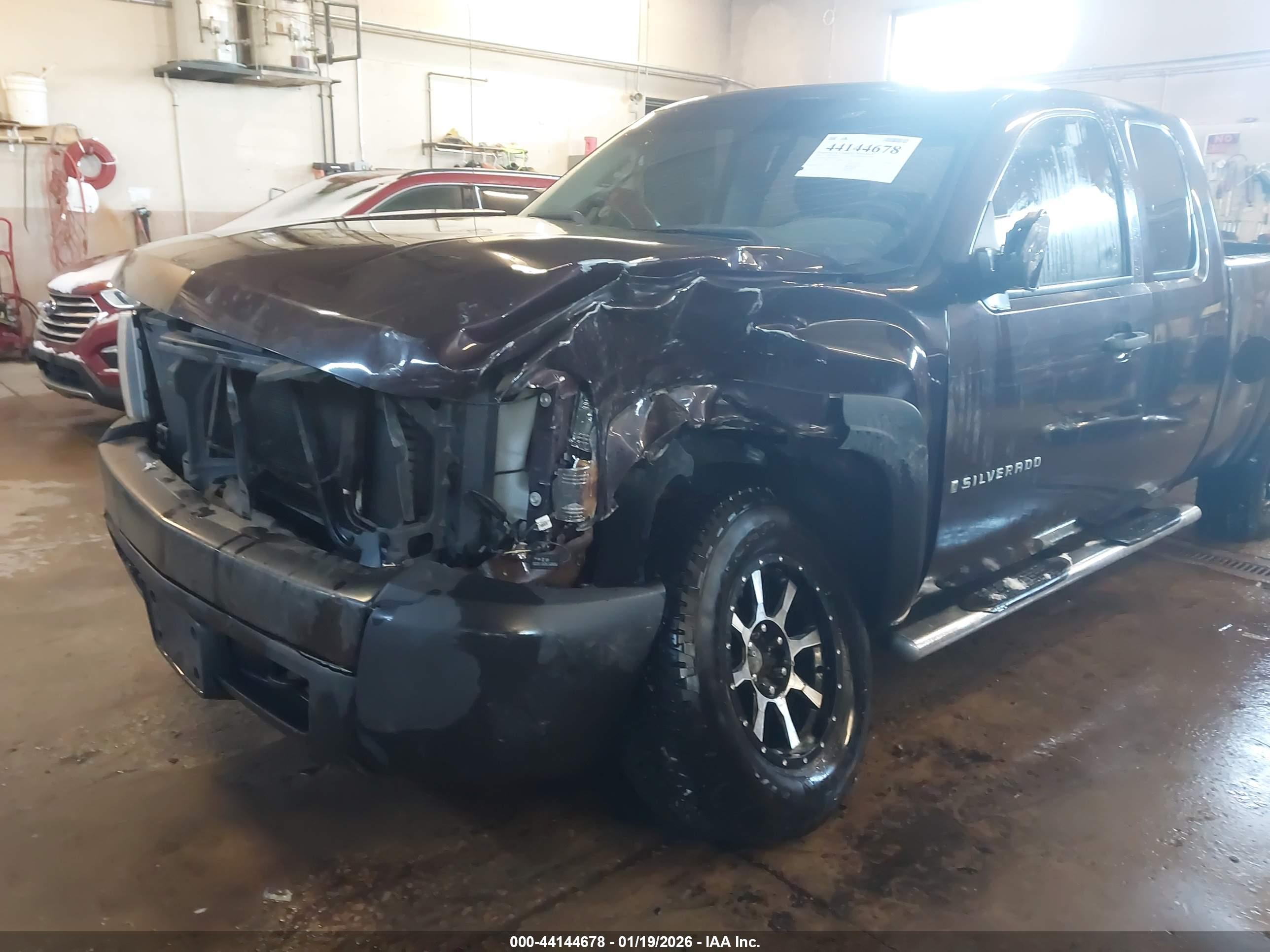 CHEVROLET SILVERADO image 6