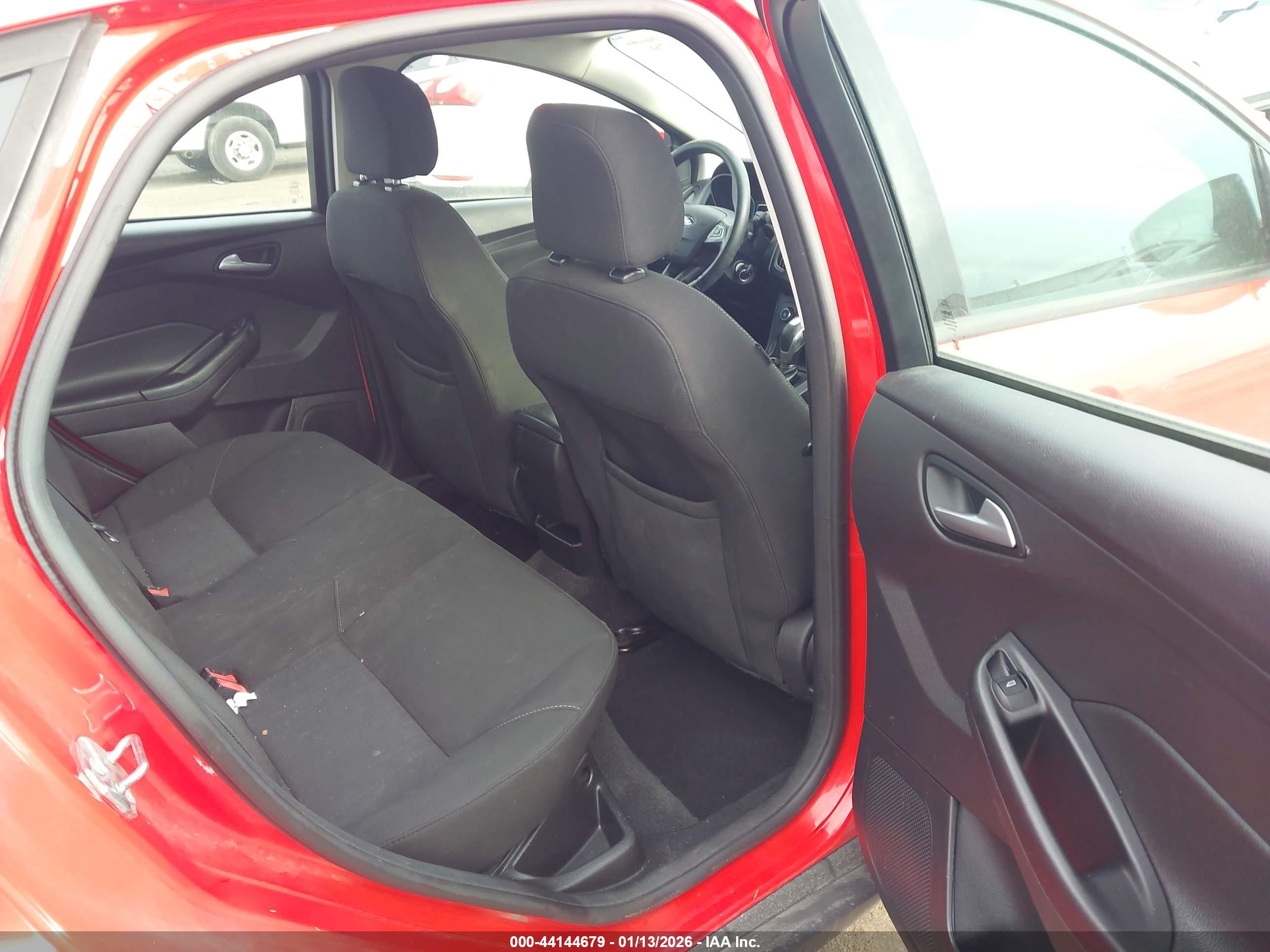 FORD FOCUS image 8