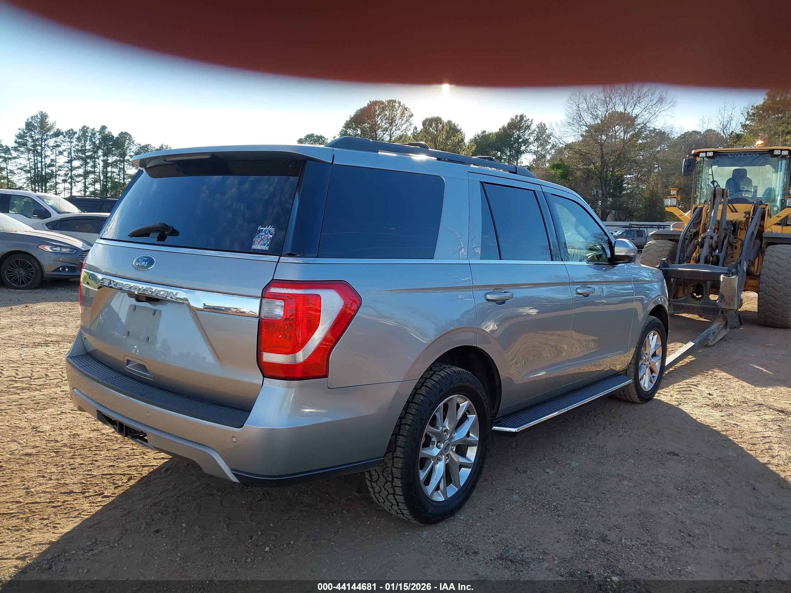 FORD EXPEDITION image 4