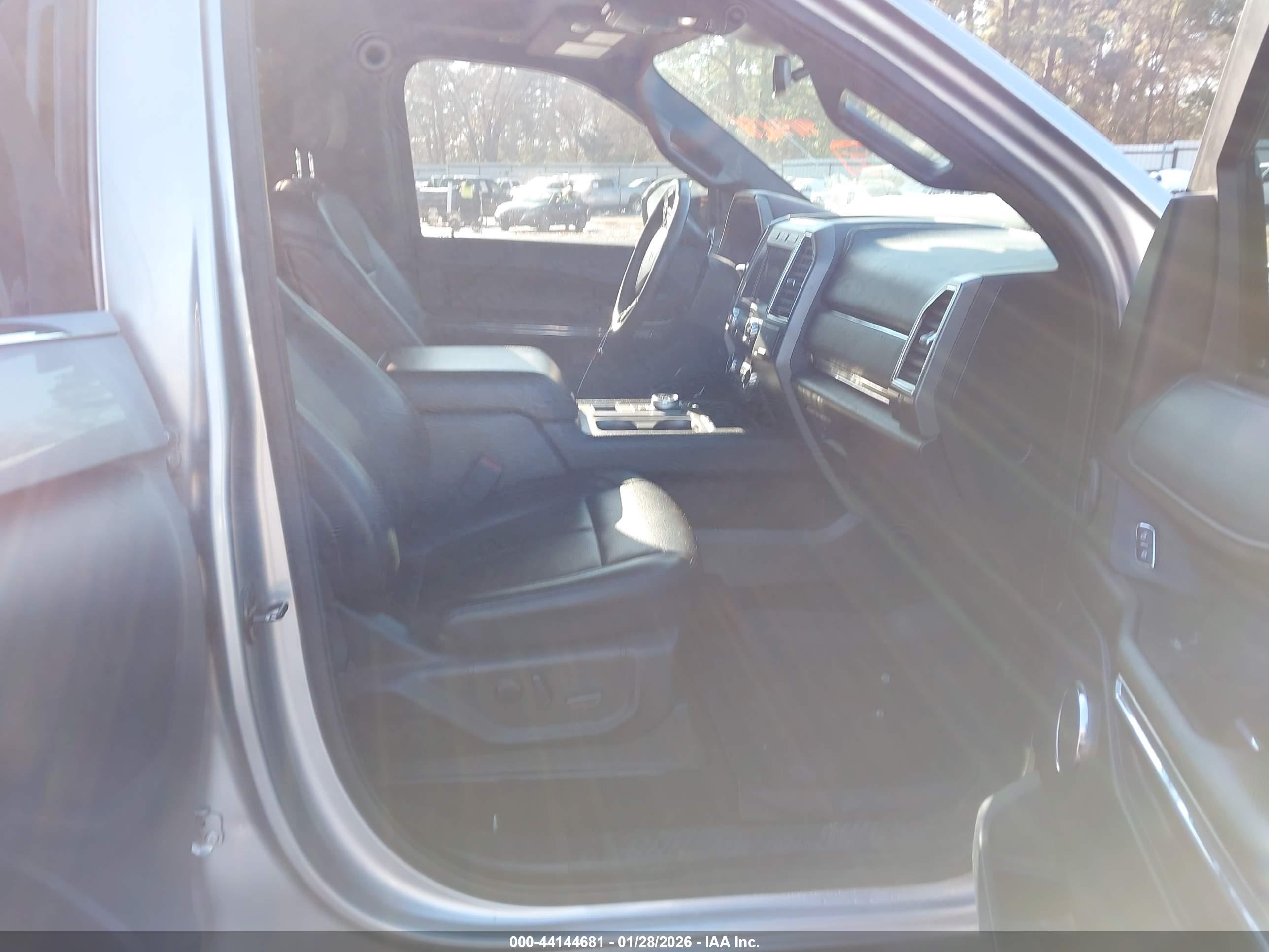 FORD EXPEDITION image 5
