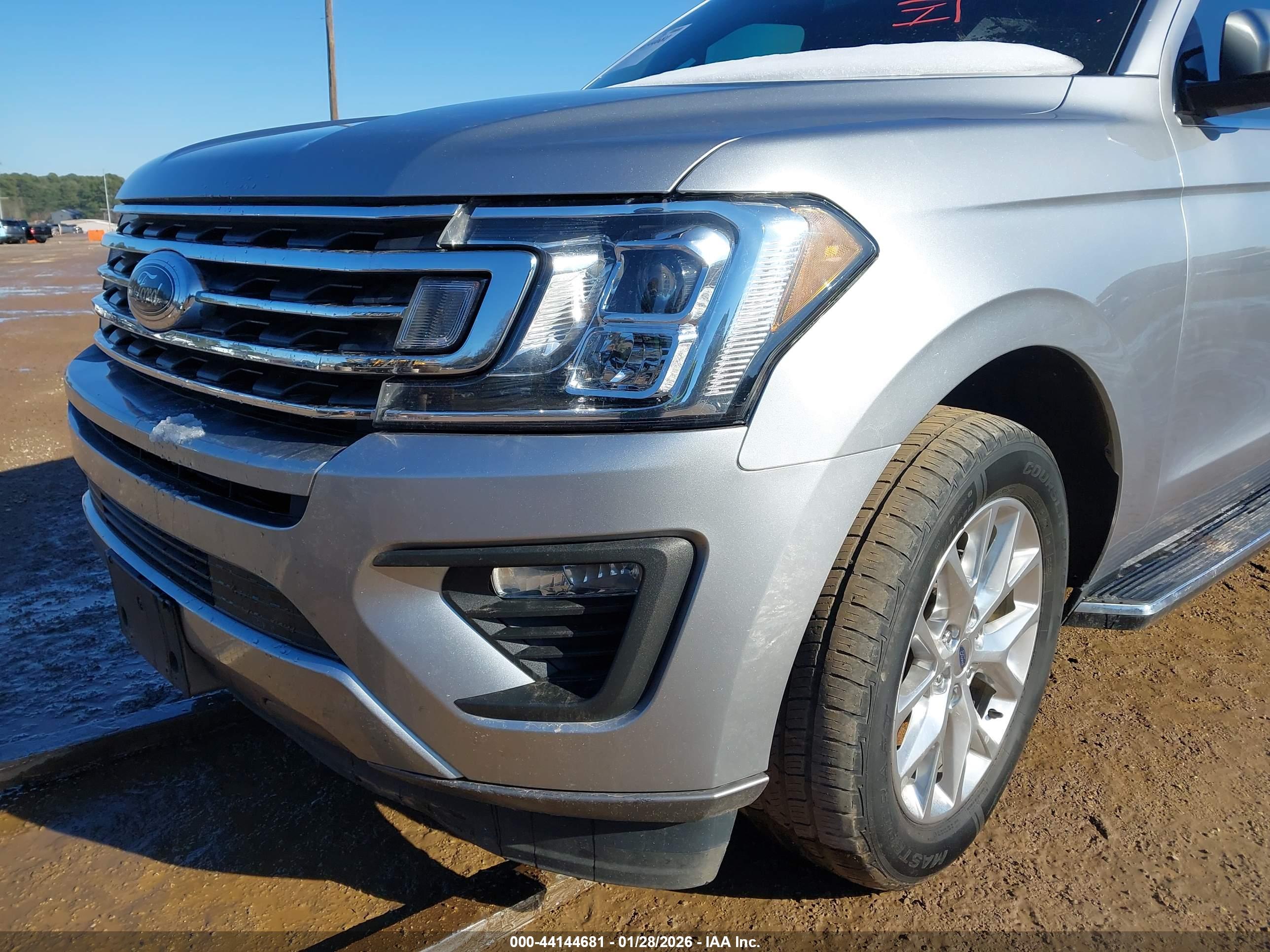 FORD EXPEDITION image 6
