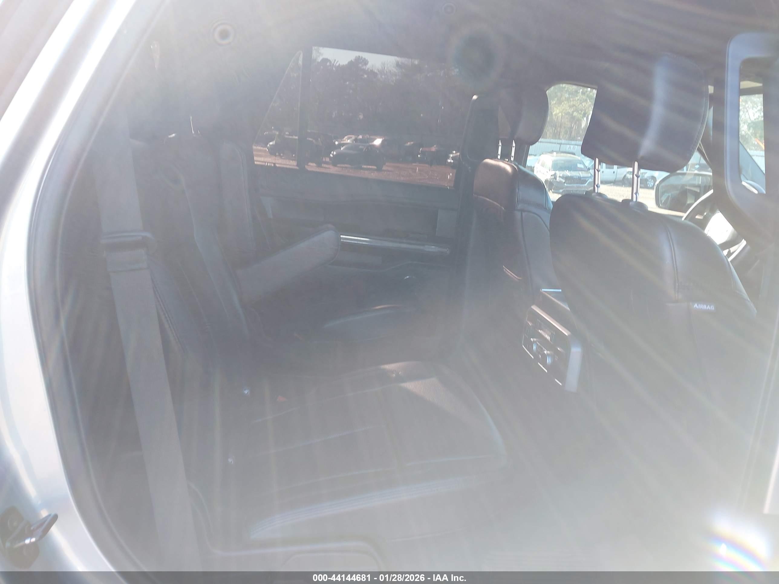 FORD EXPEDITION image 8