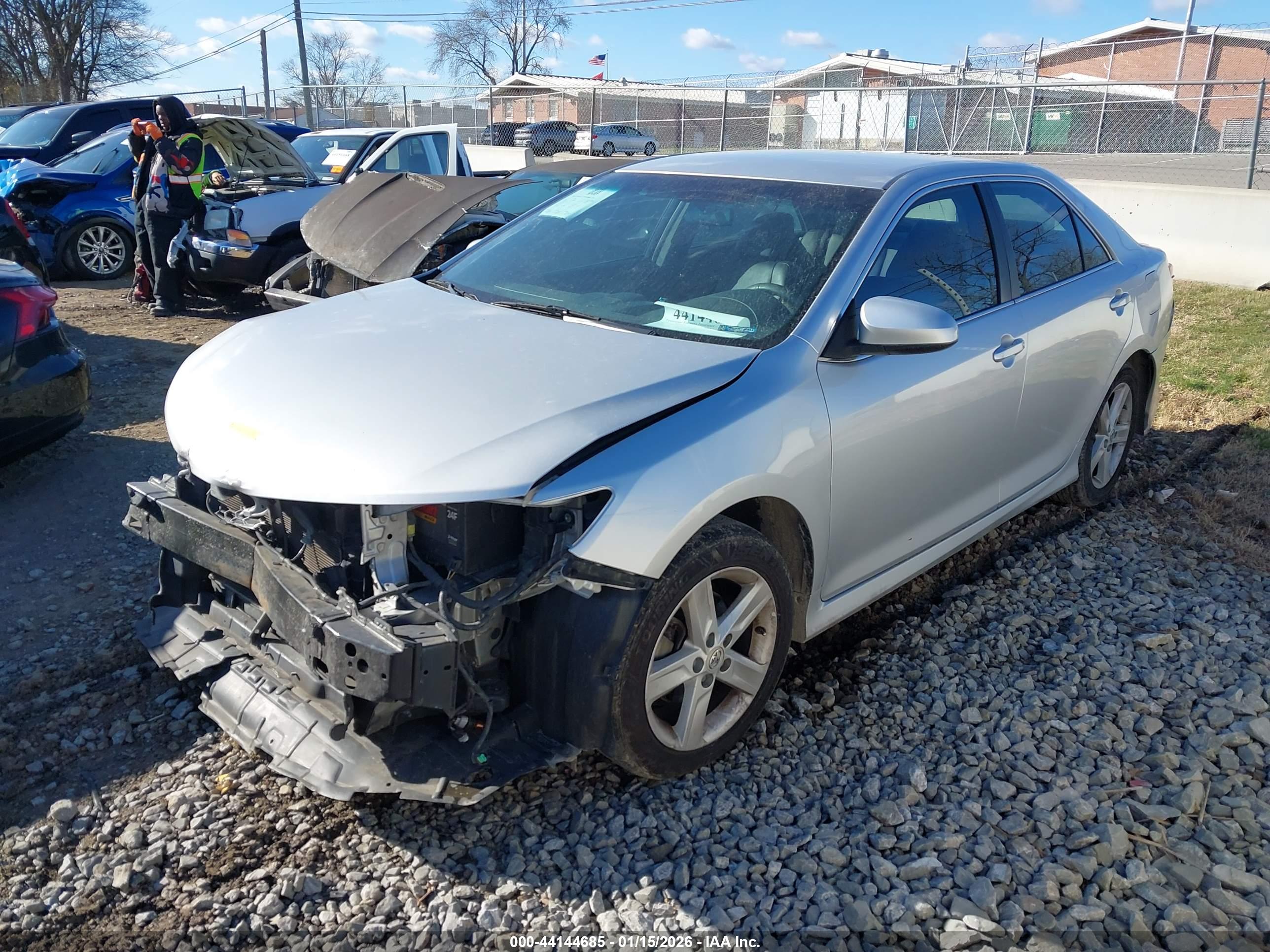TOYOTA CAMRY image 2