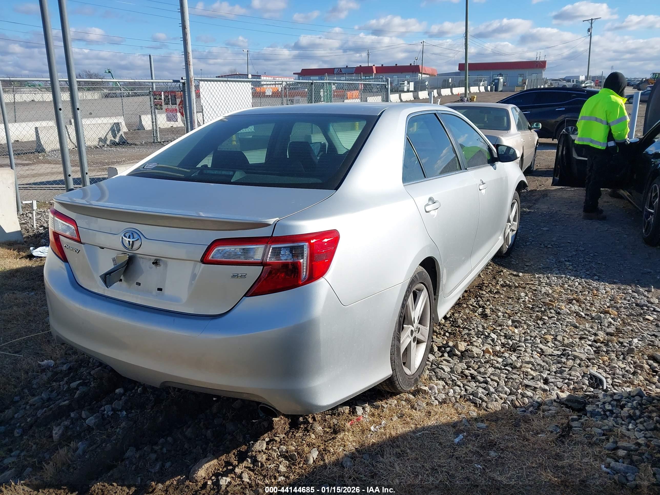 TOYOTA CAMRY image 4