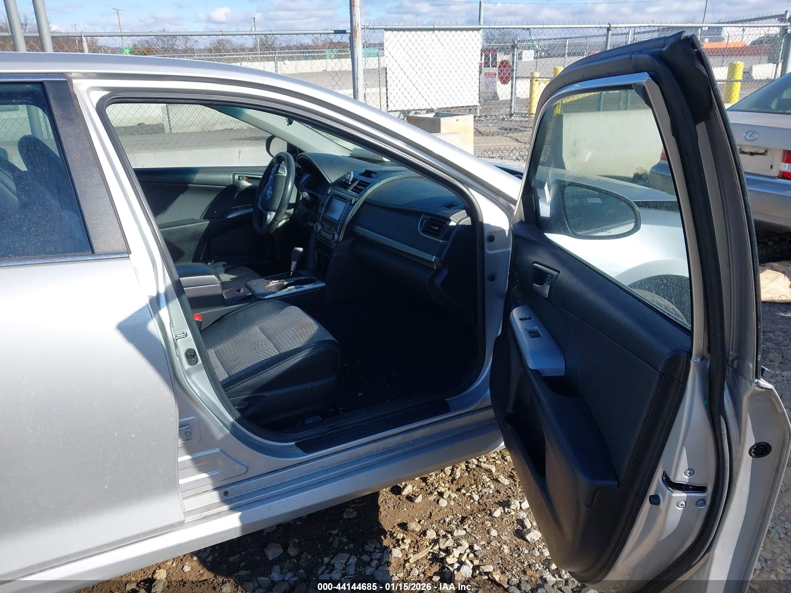 TOYOTA CAMRY image 5