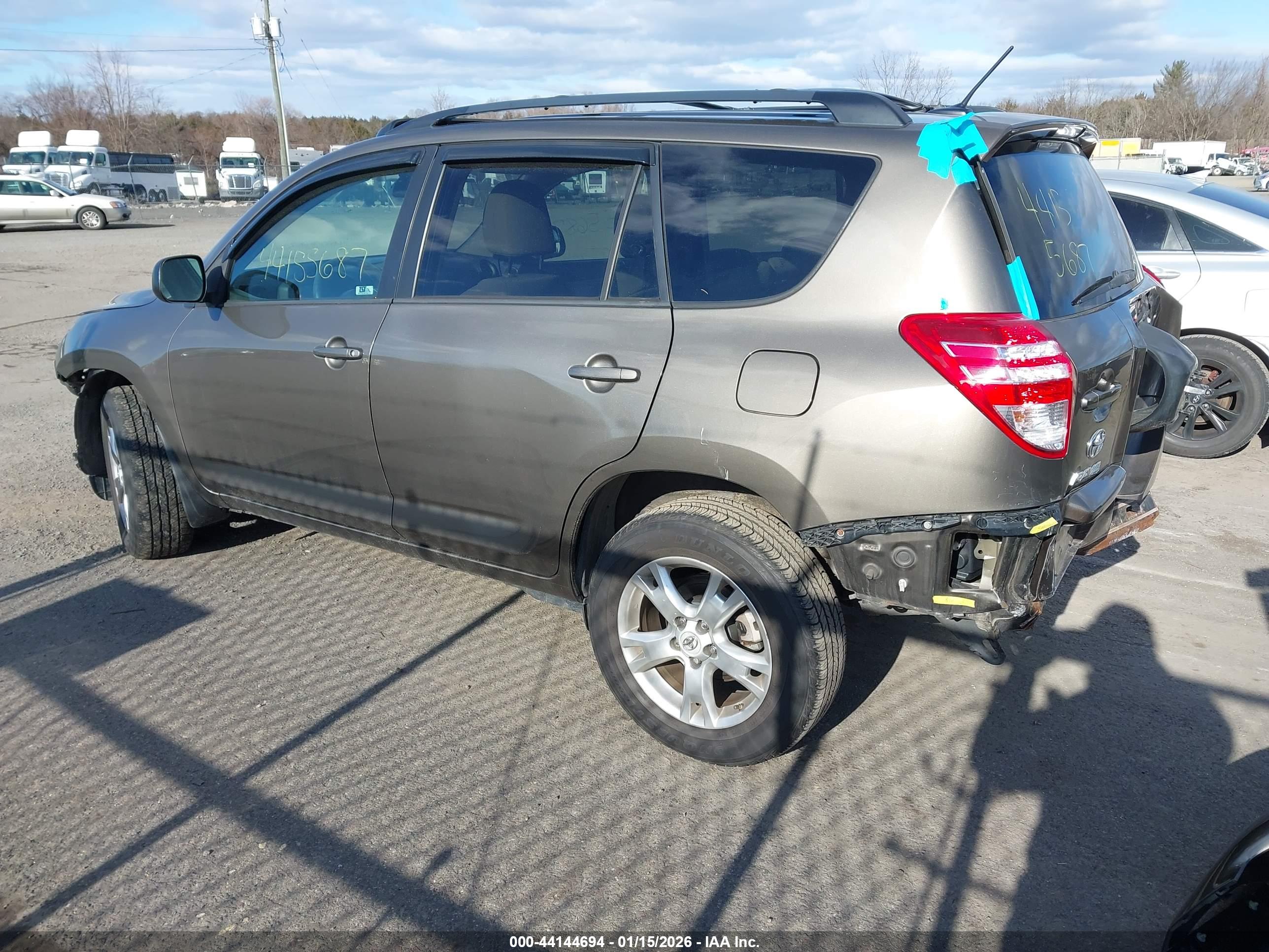 TOYOTA RAV4 image 3