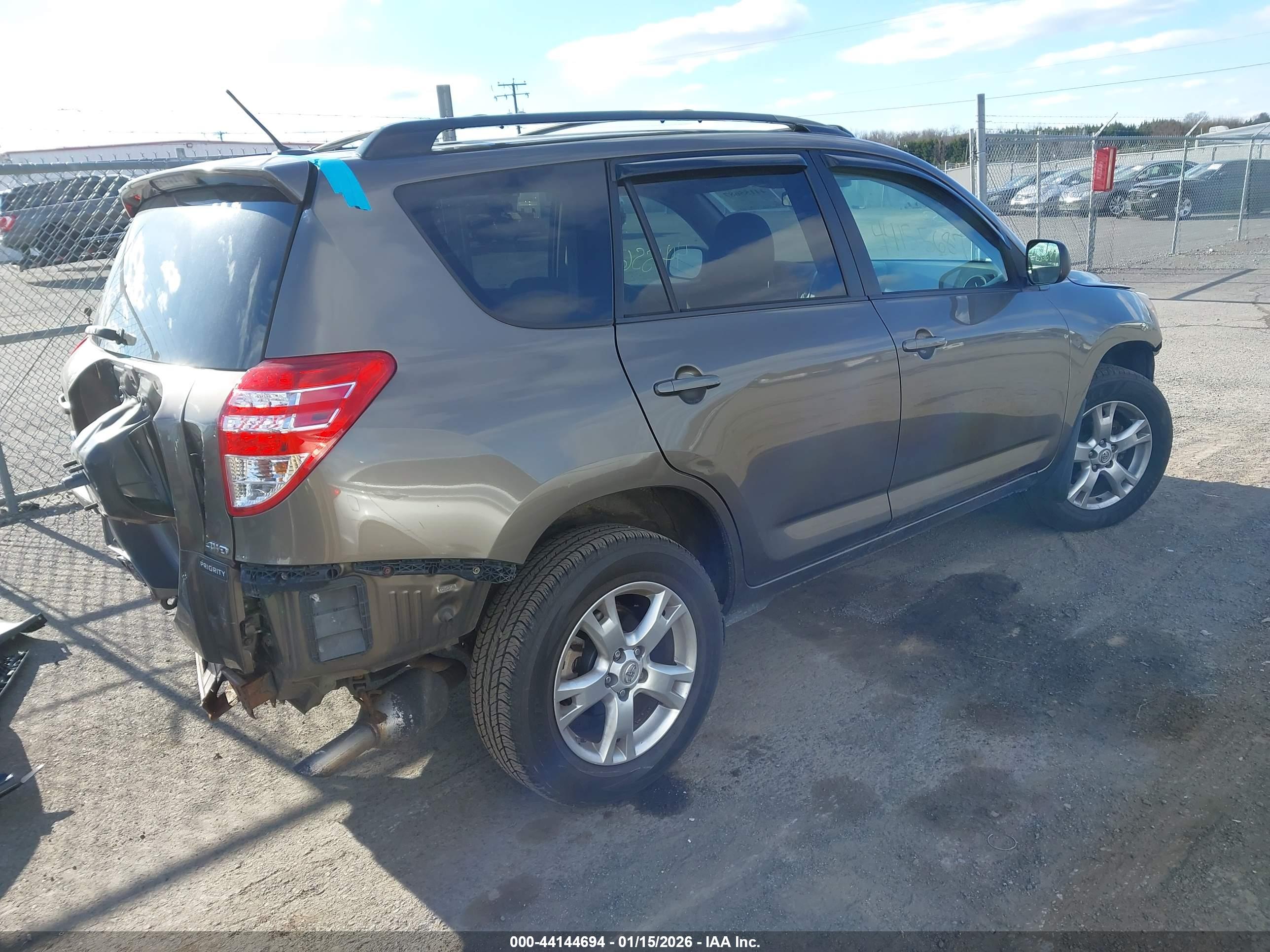 TOYOTA RAV4 image 4