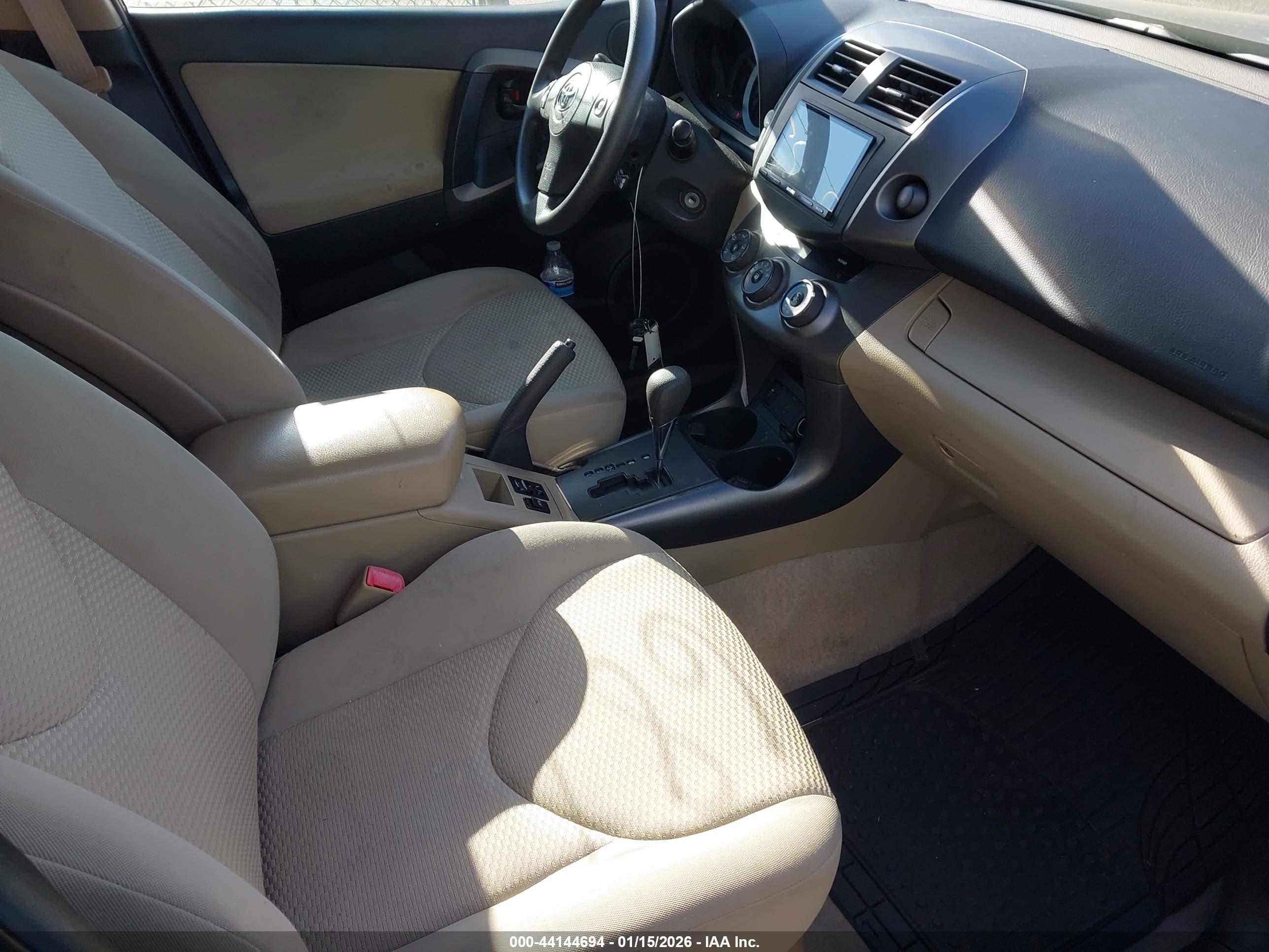 TOYOTA RAV4 image 5