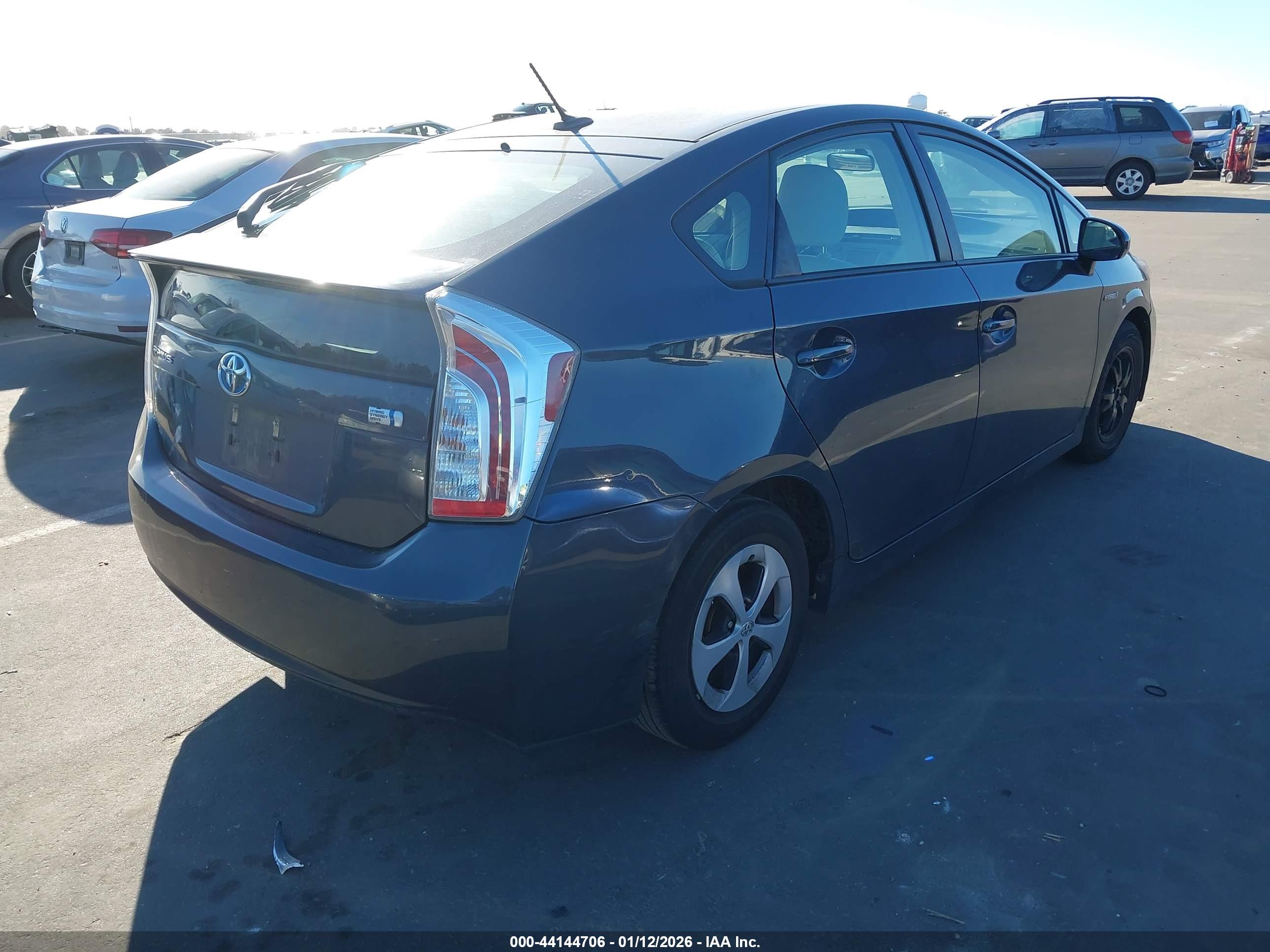 TOYOTA PRIUS image 4