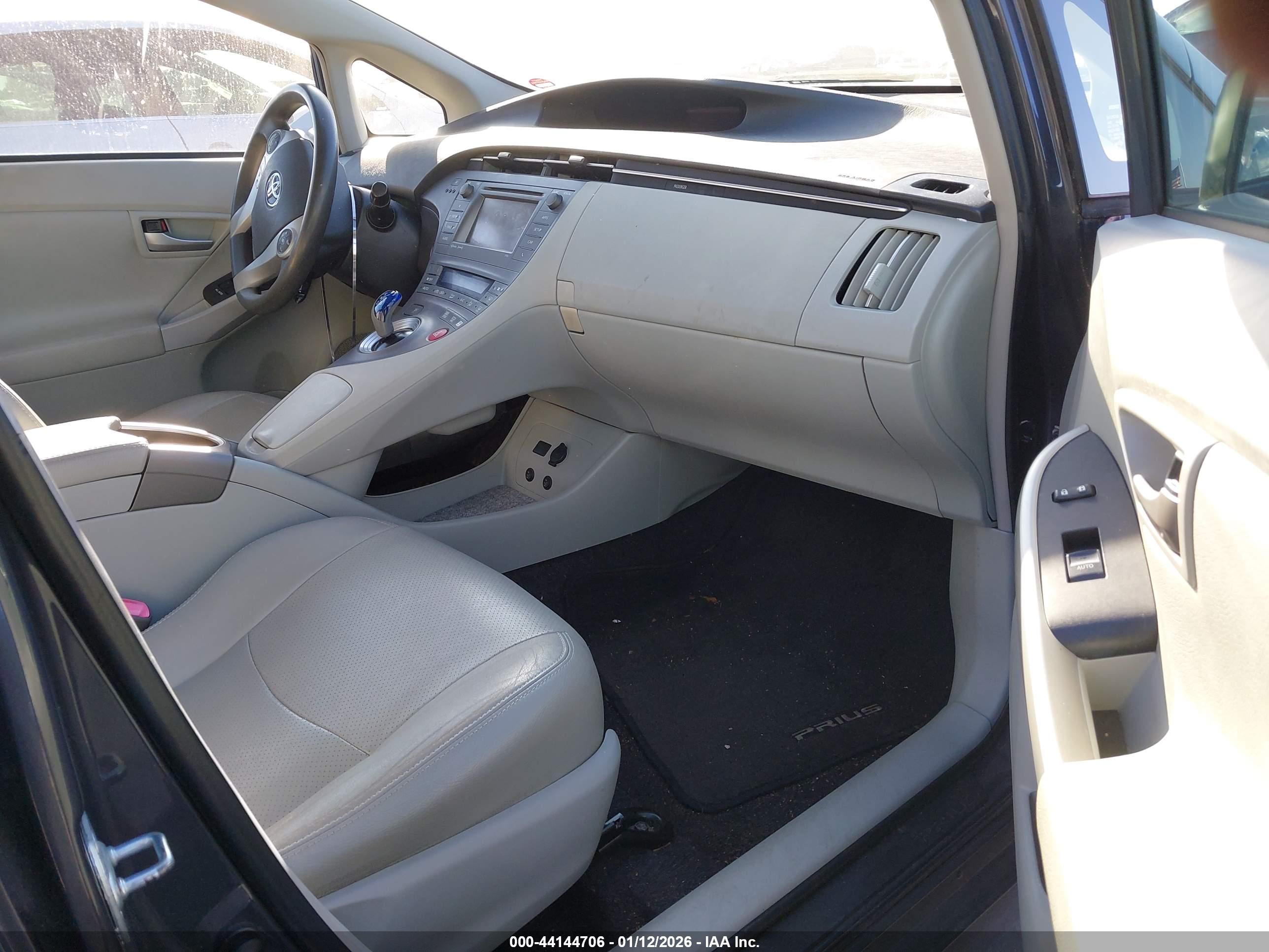 TOYOTA PRIUS image 5